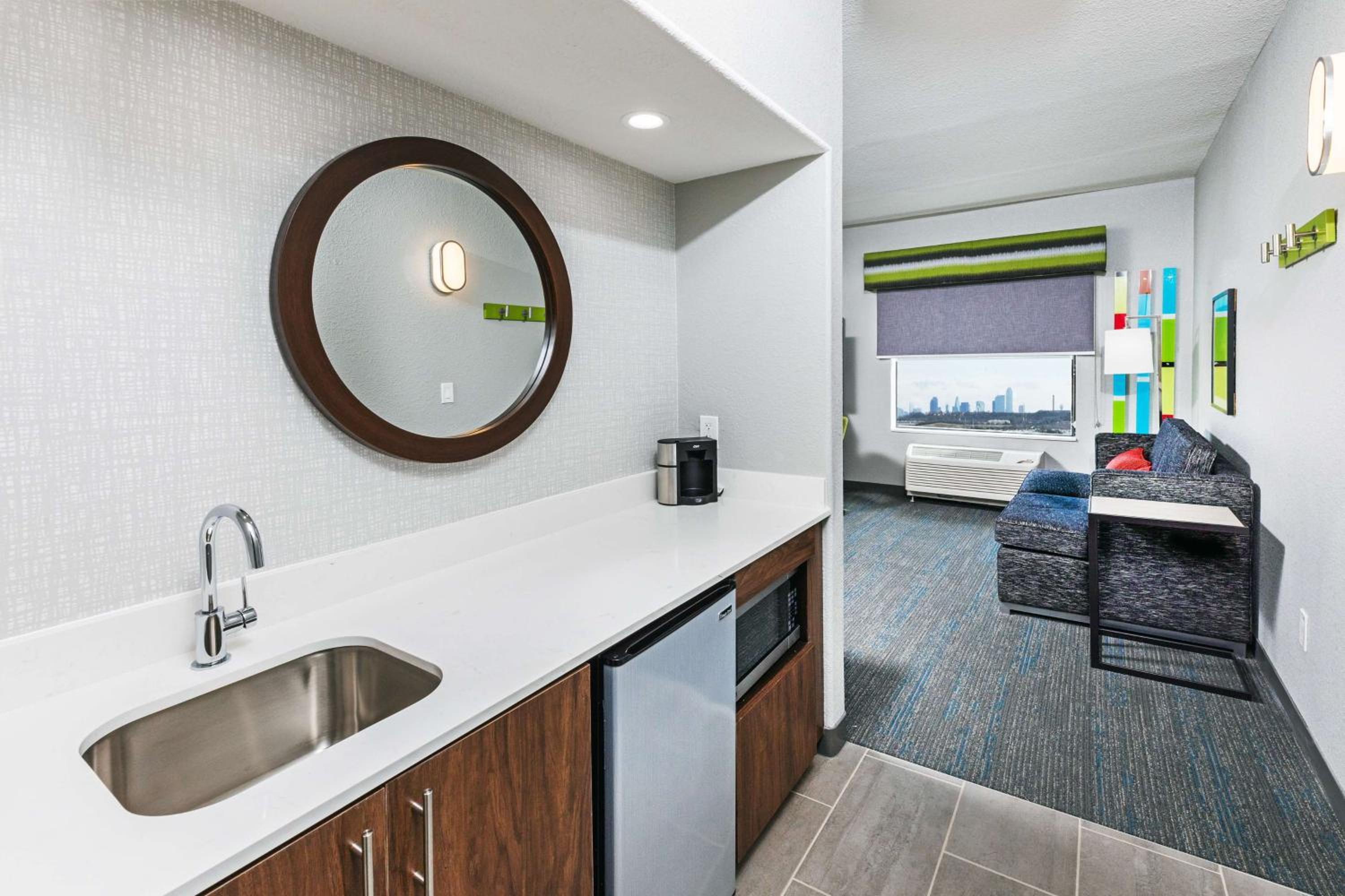 One-Bedroom King Suite - Non-Smoking - Photo 2