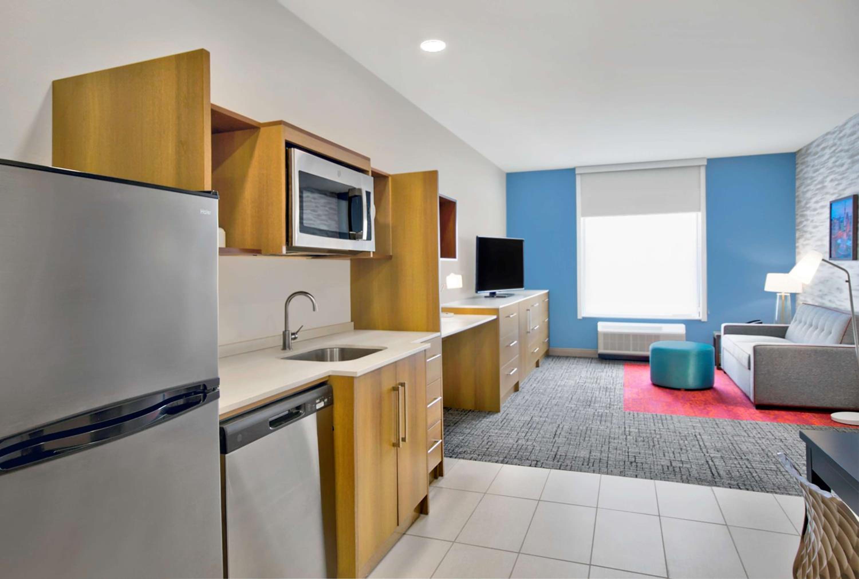 One-Bedroom King Suite - Photo 3