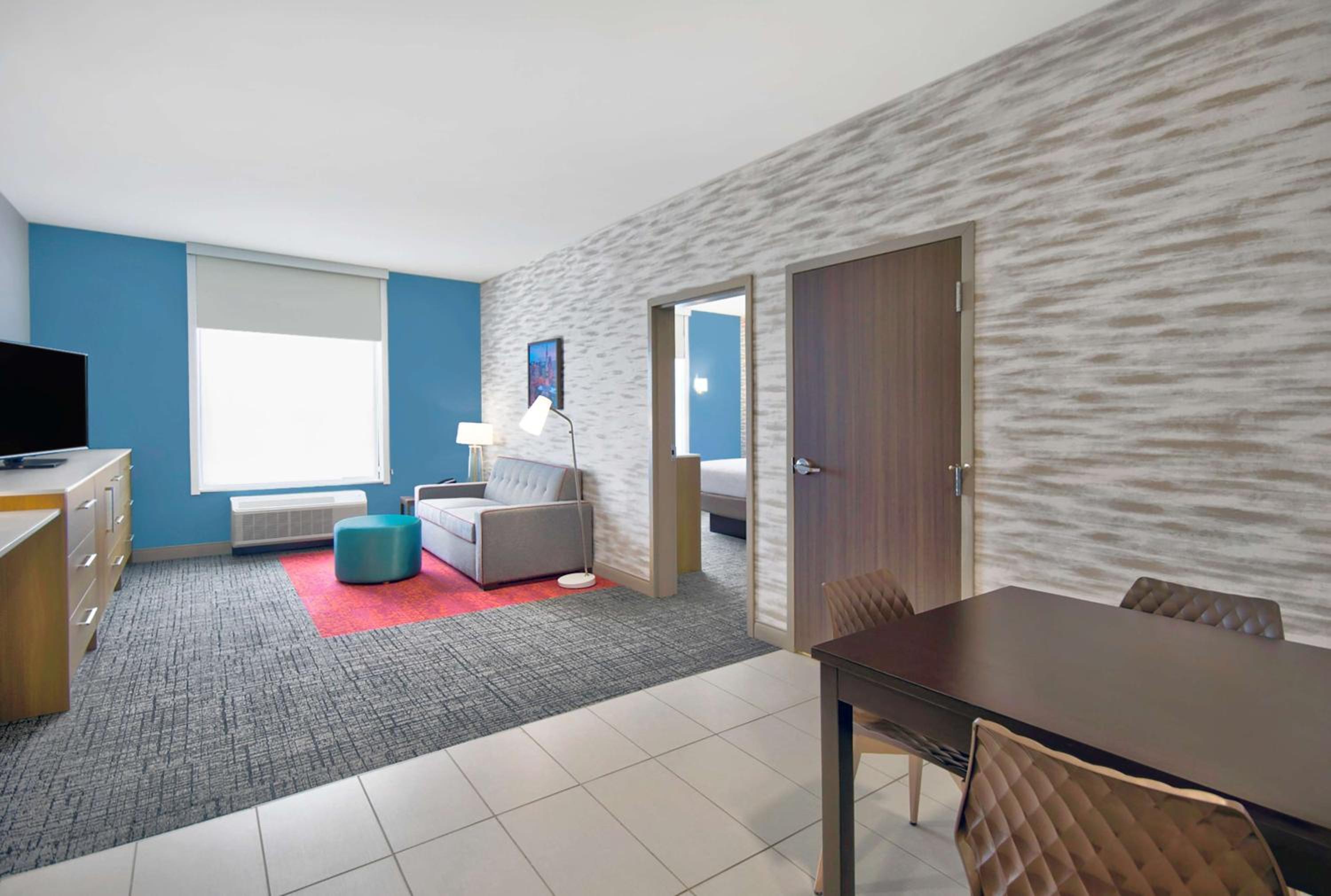 One-Bedroom King Suite - Photo 4