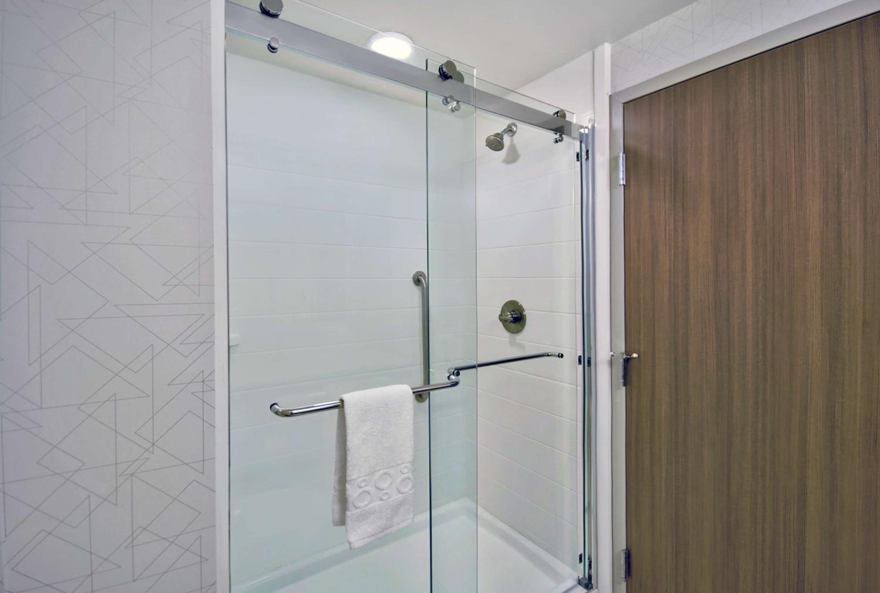 One-Bedroom King Suite - Photo 8