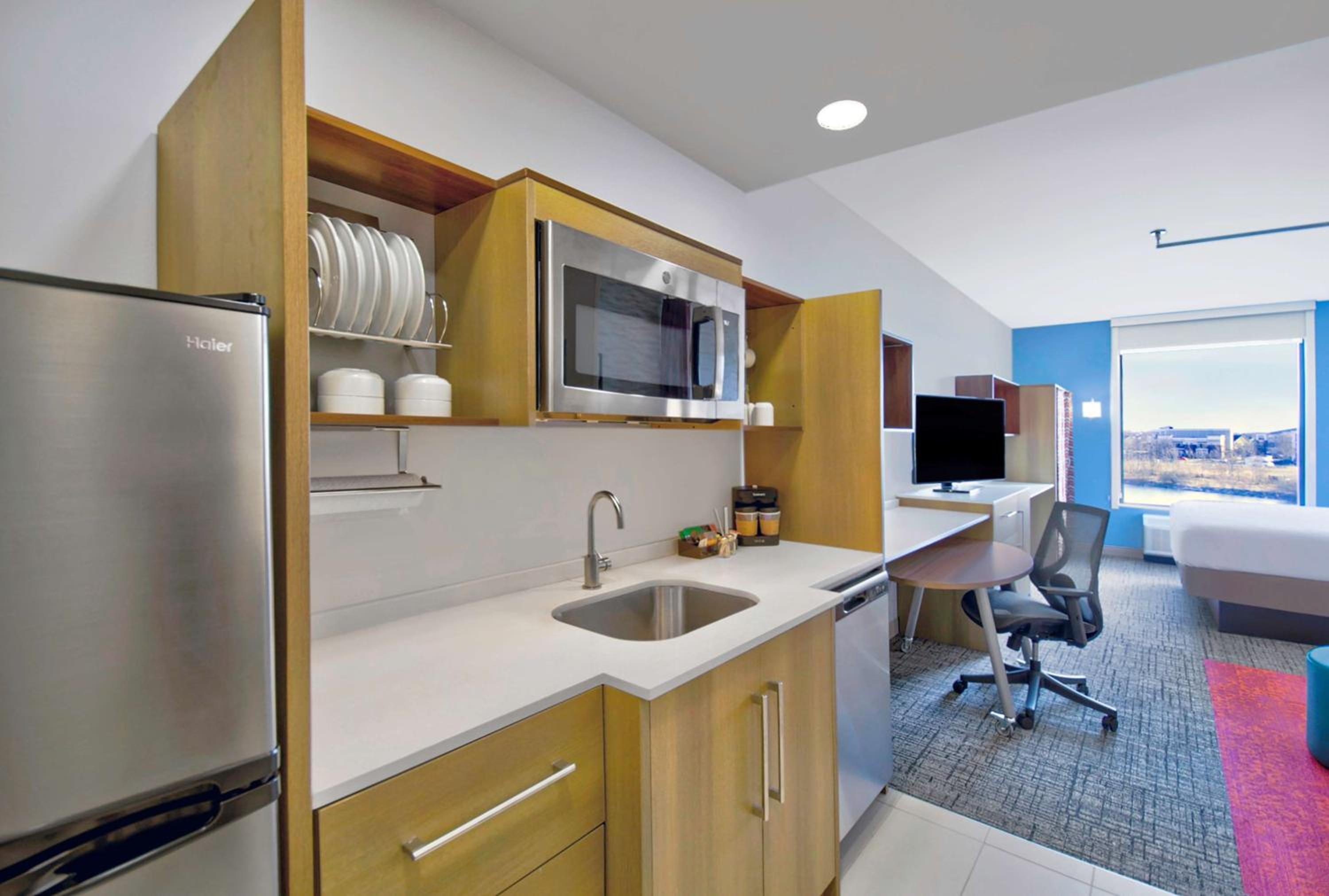 King Studio Suite with Water View - Photo 3