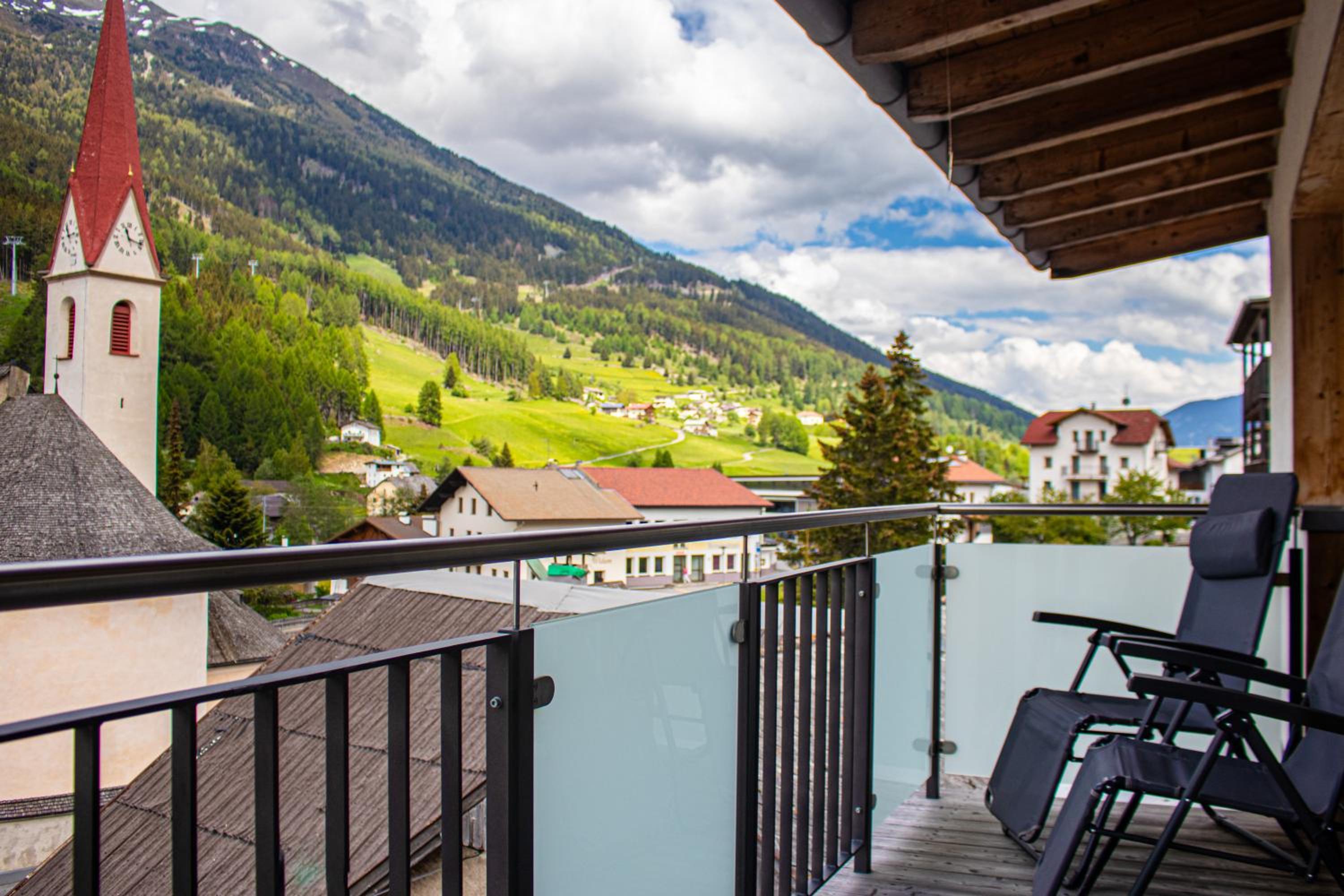 Apartment with Mountain View - Photo 7