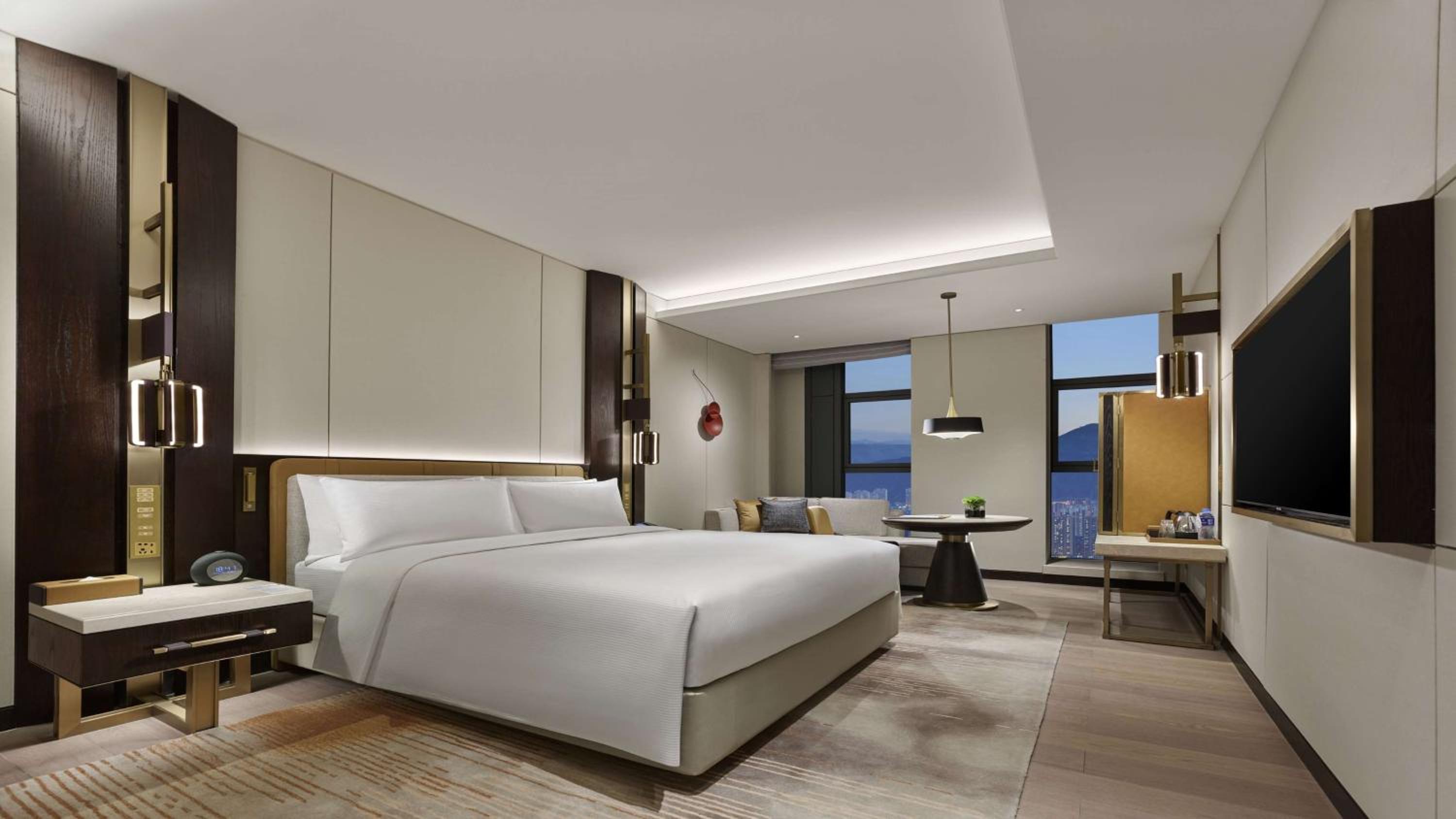 Deluxe King Room - Photo 1