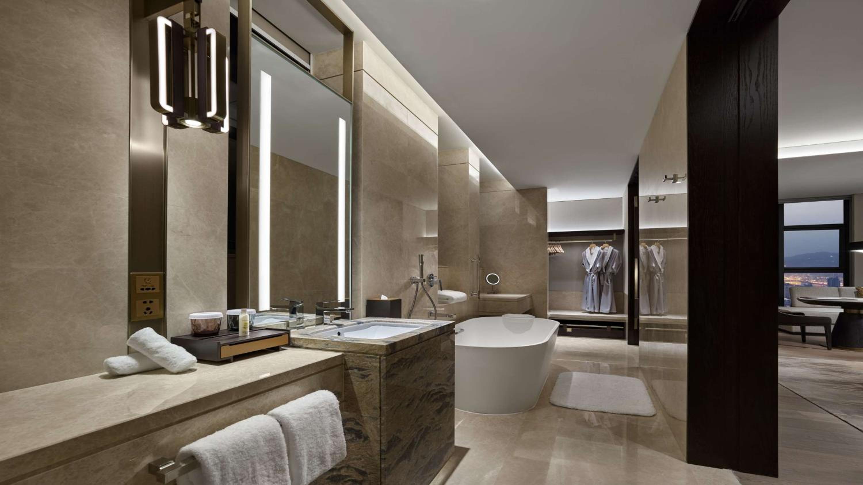Executive King Room - Photo 2