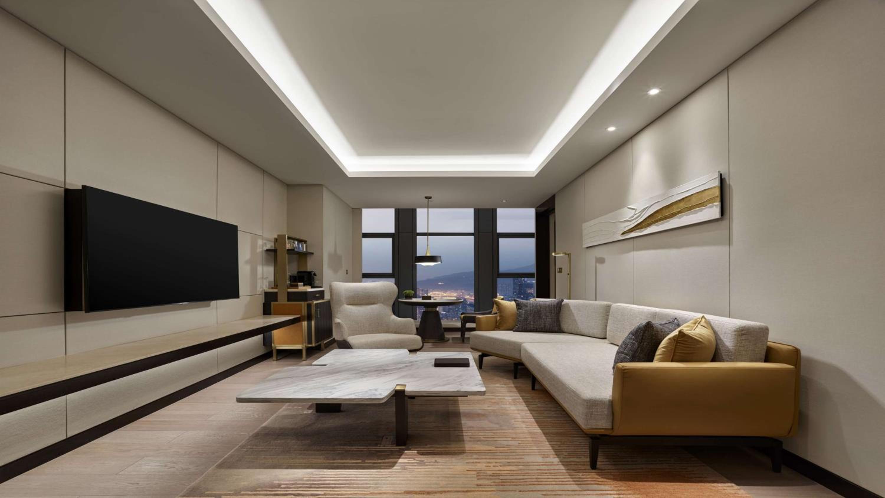 Deluxe King Suite