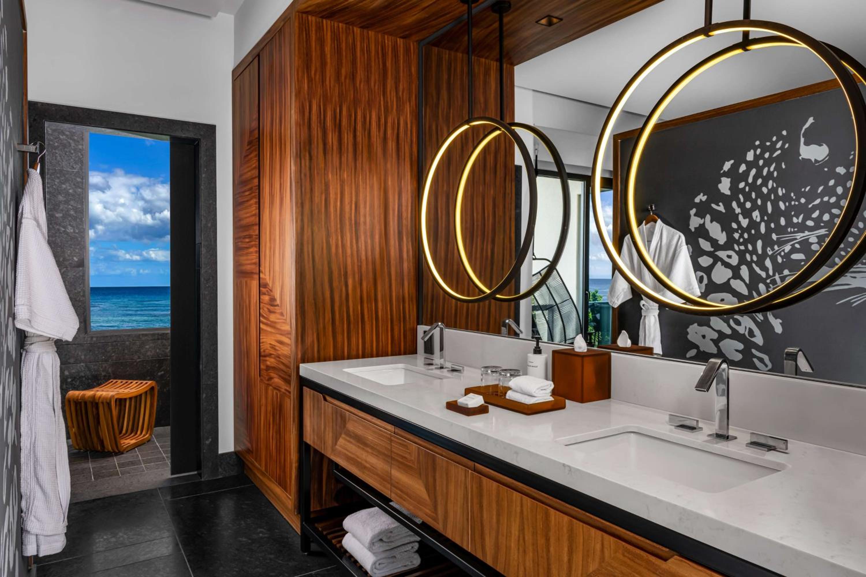 King Room with Partial Ocean View - Photo 4