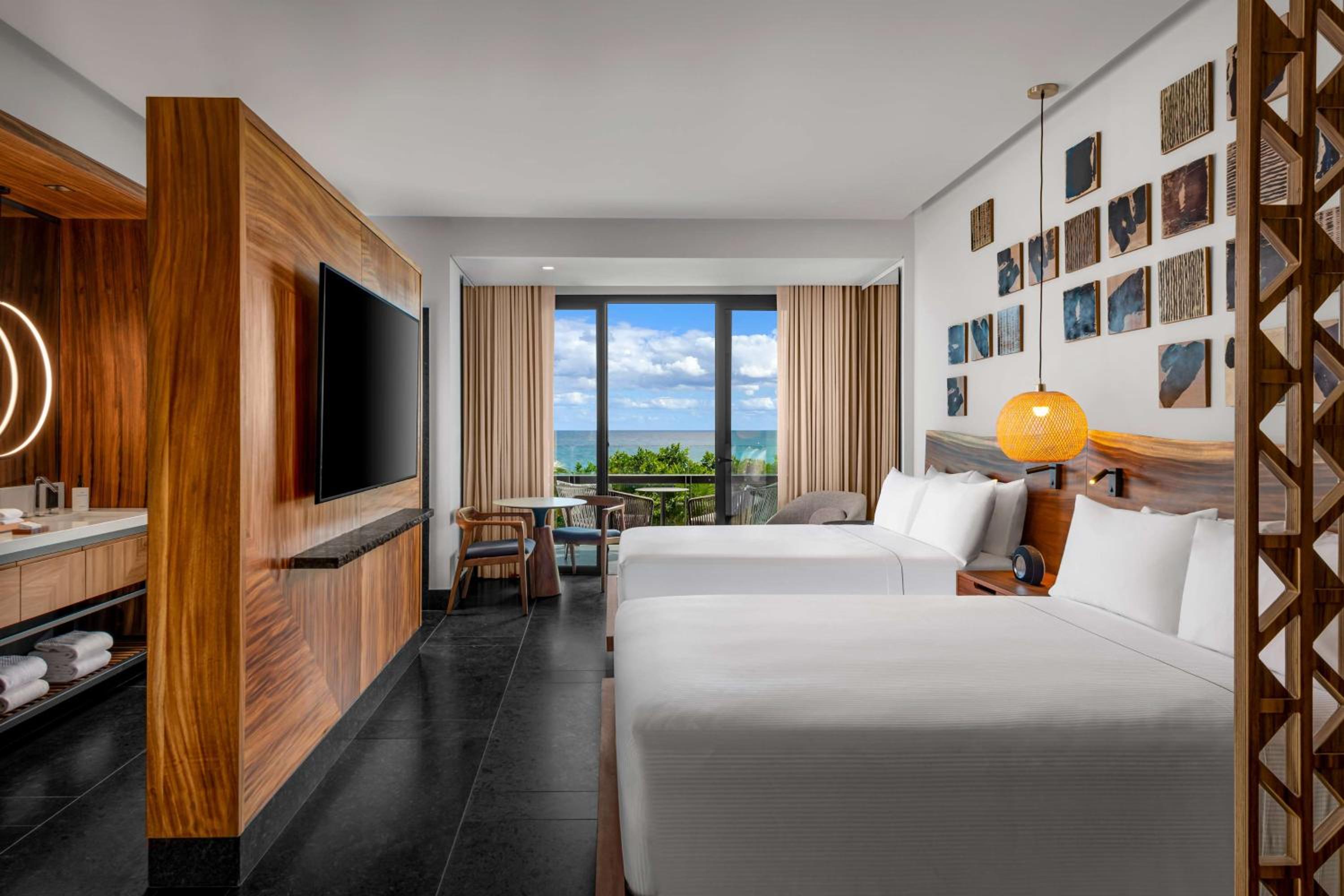 Queen Room with Two Queen Beds and Ocean View - Photo 3