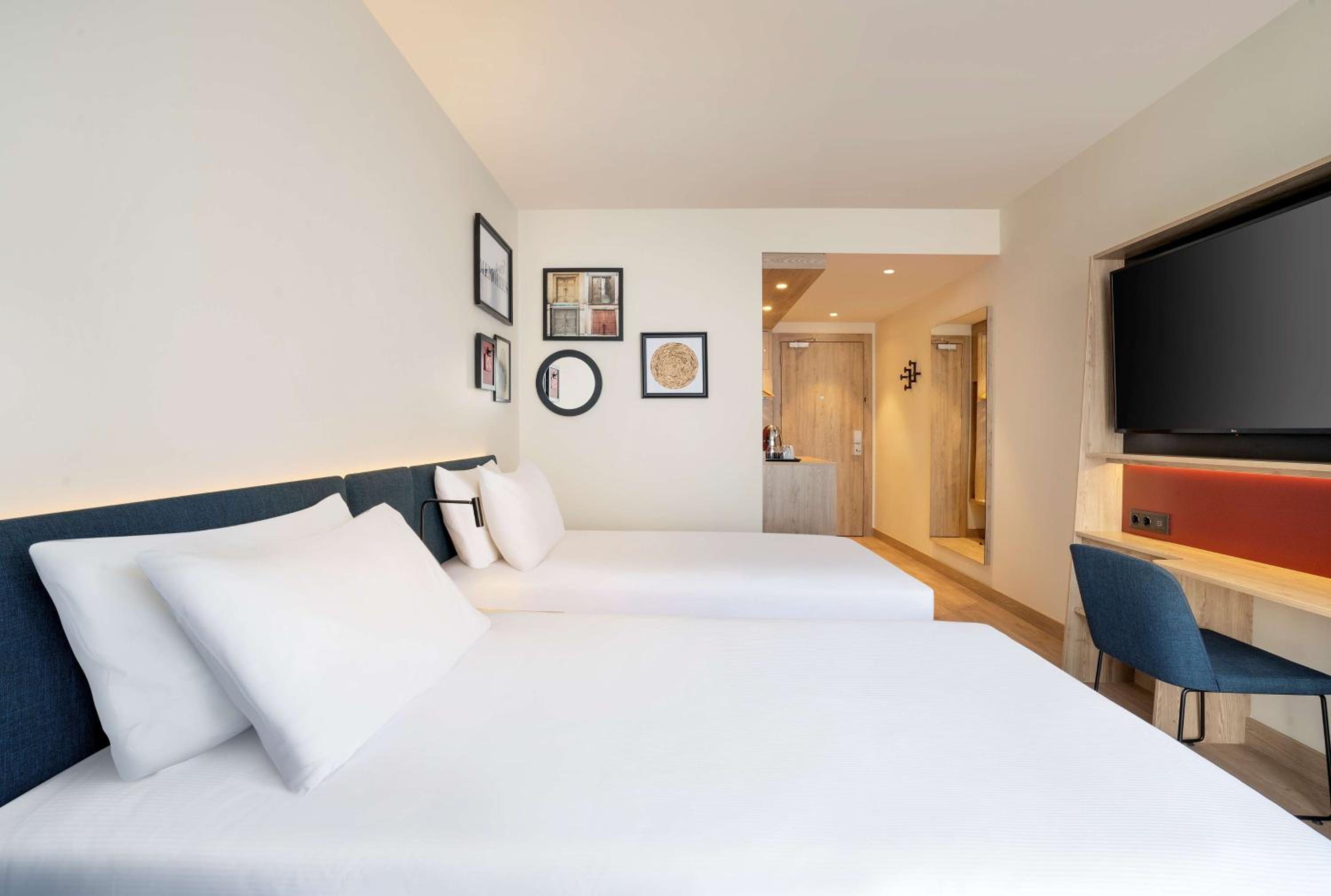 Twin Room - Photo 2