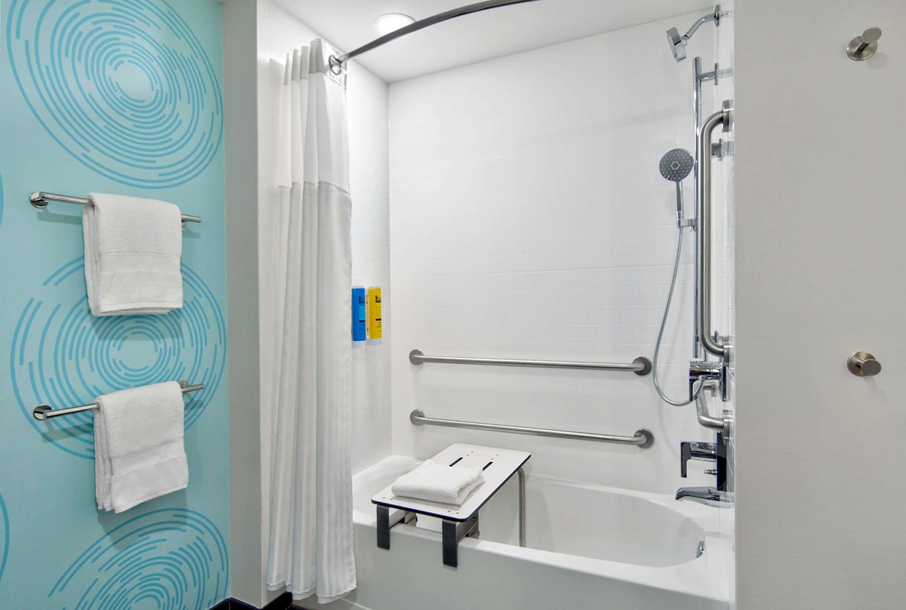 Queen Room with Two Queen Beds - Mobility and Hearing Access - Photo 4