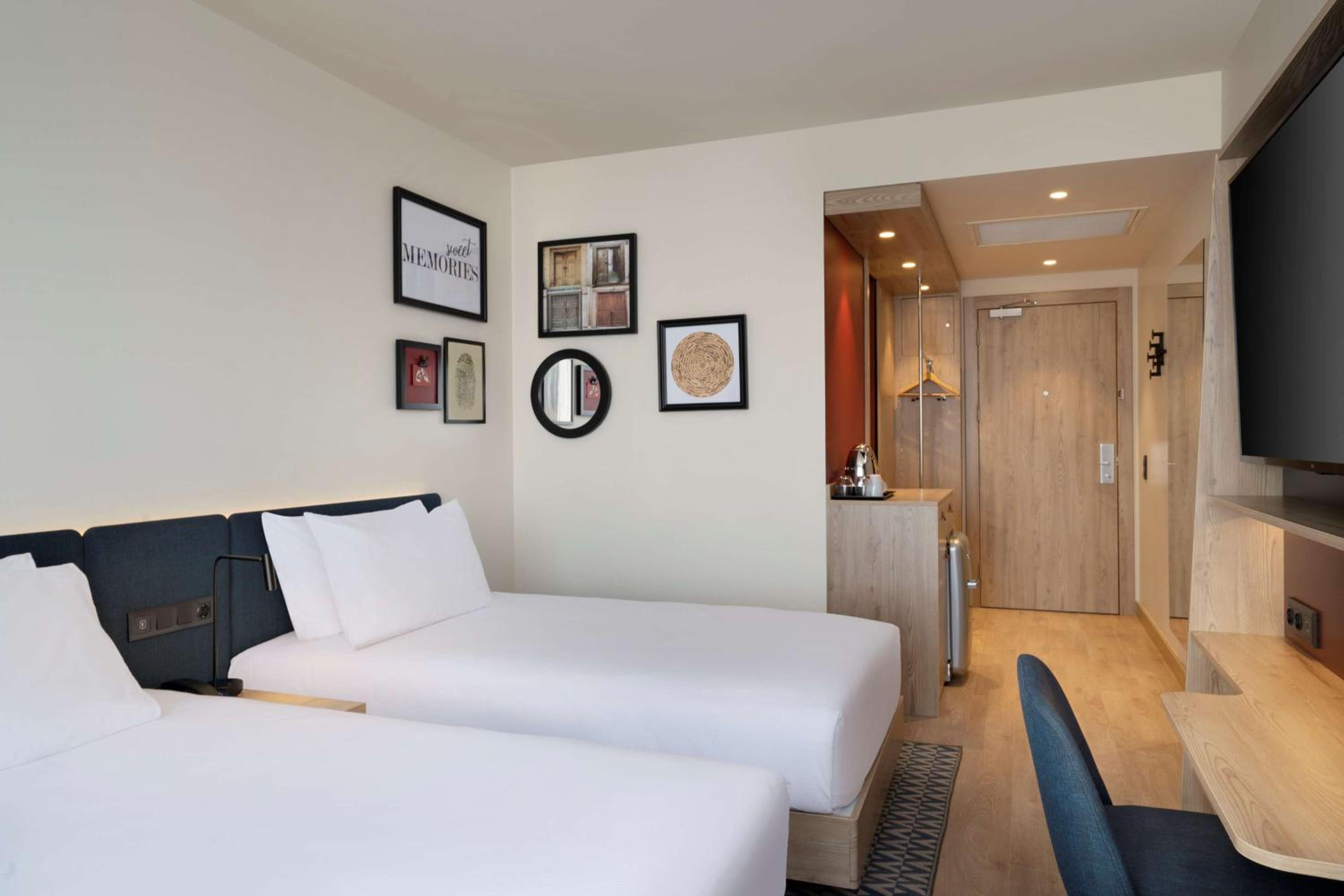 Twin Room - Photo 6