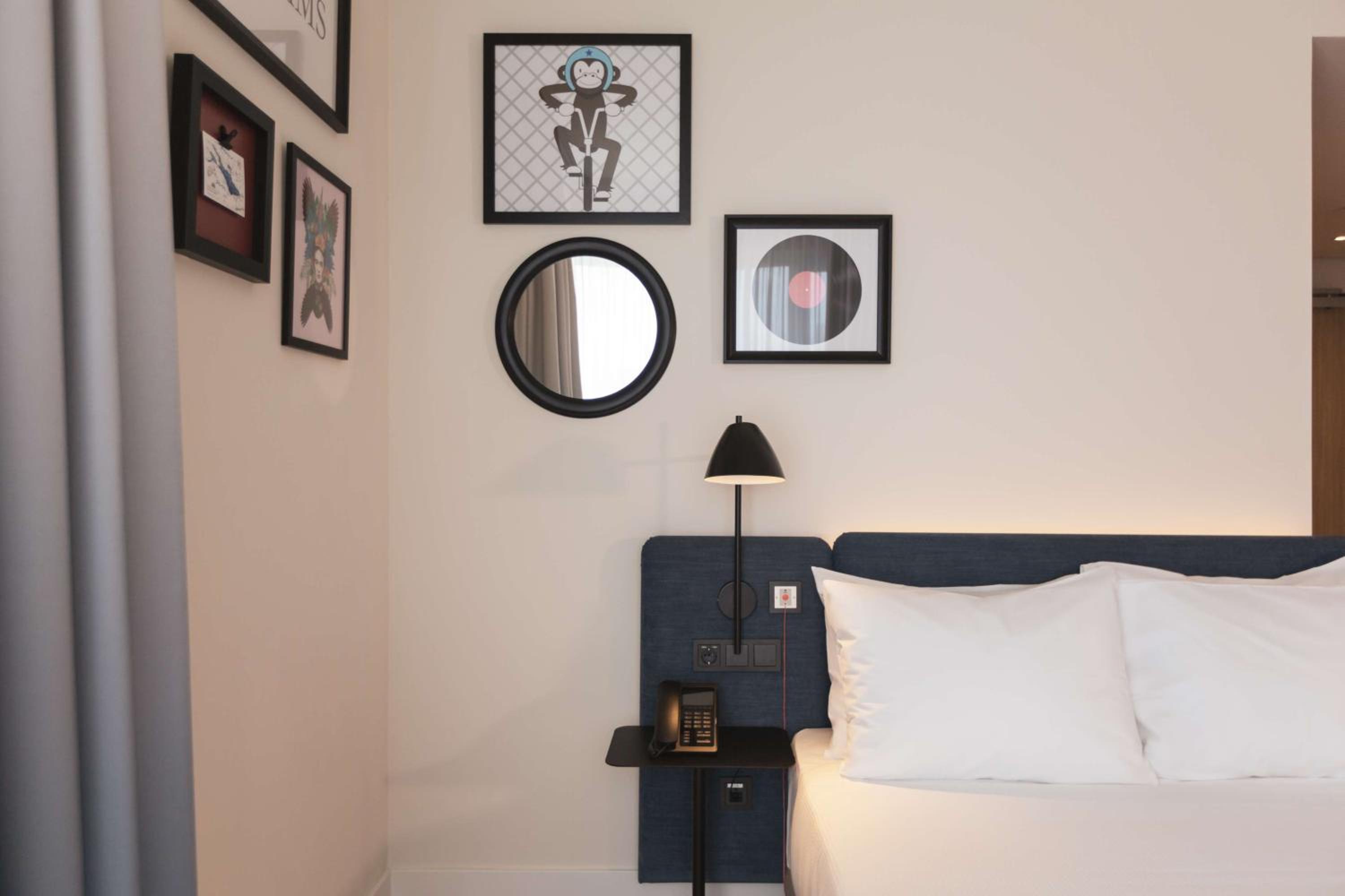 Queen Room - Mobility Access - Photo 1