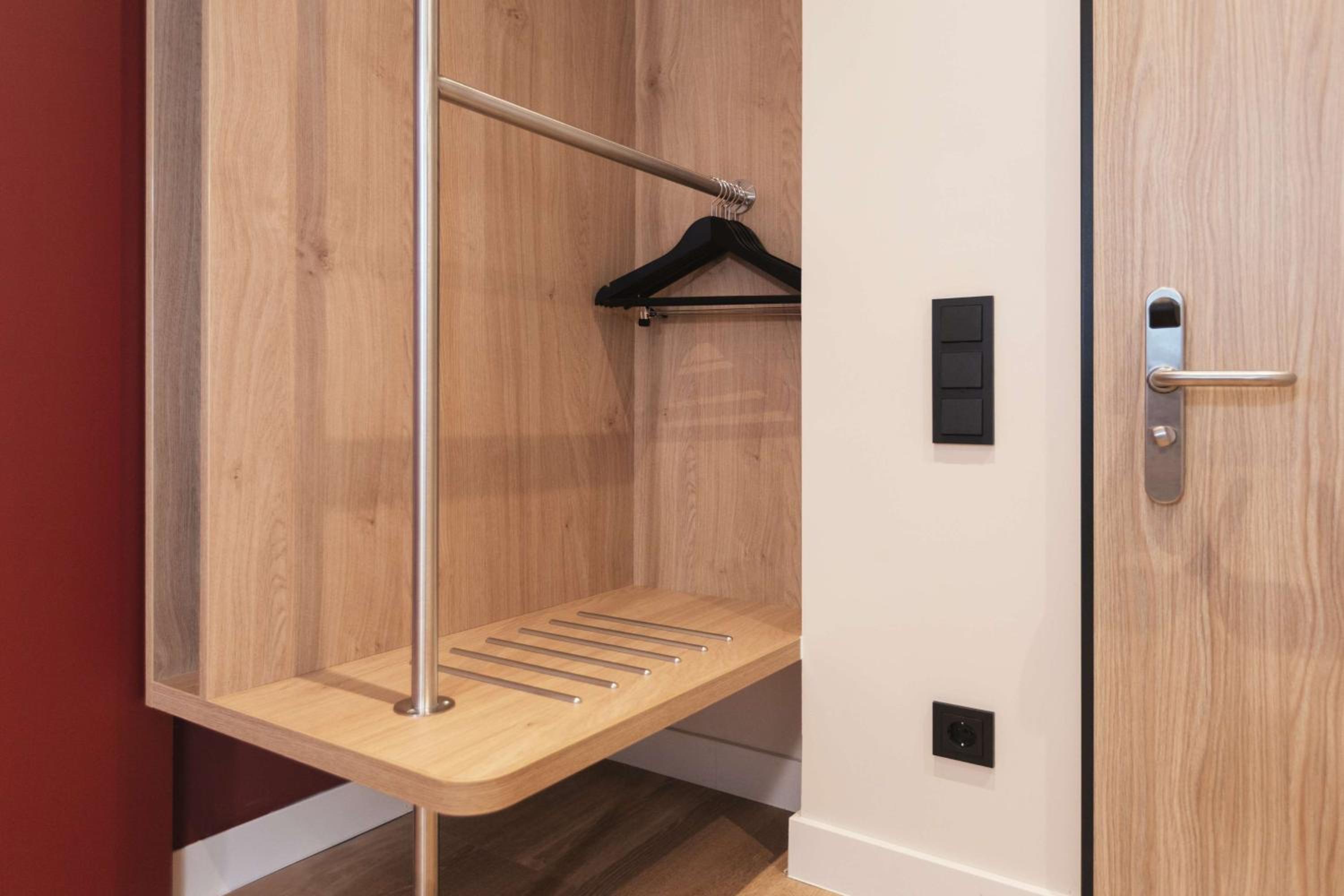 Queen Room - Mobility Access - Photo 2