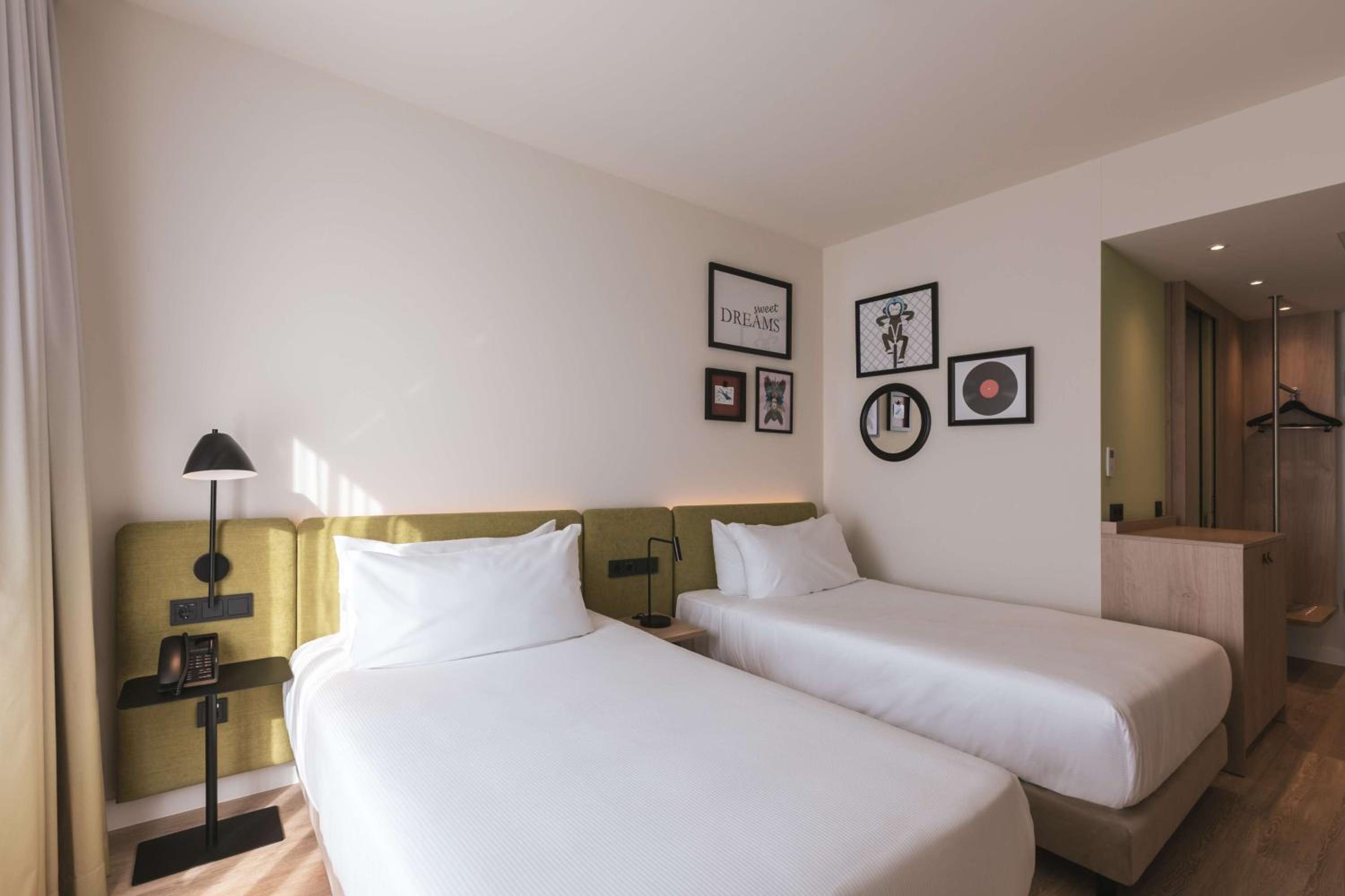 Twin Room - Photo 1