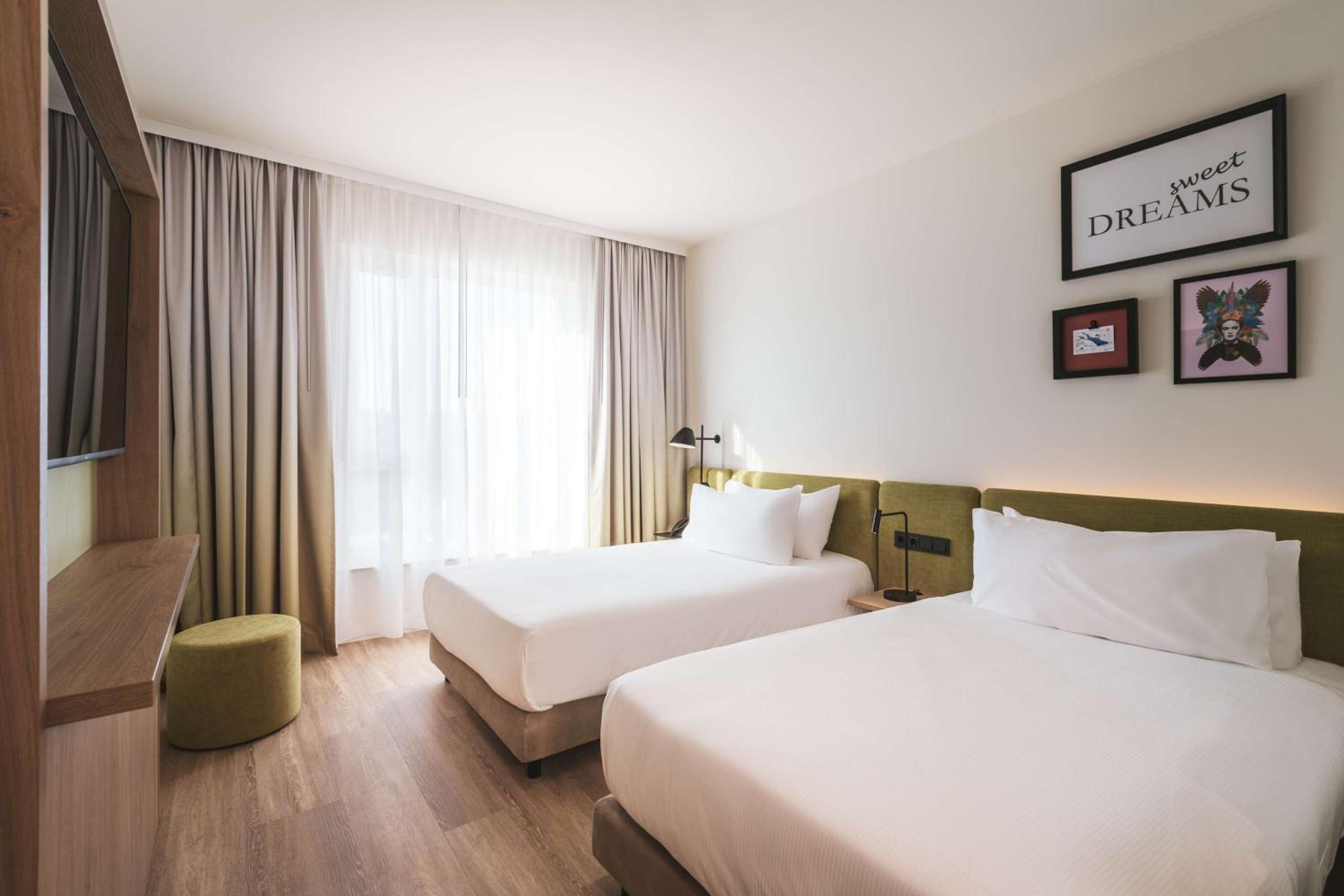 Twin Room - Photo 3