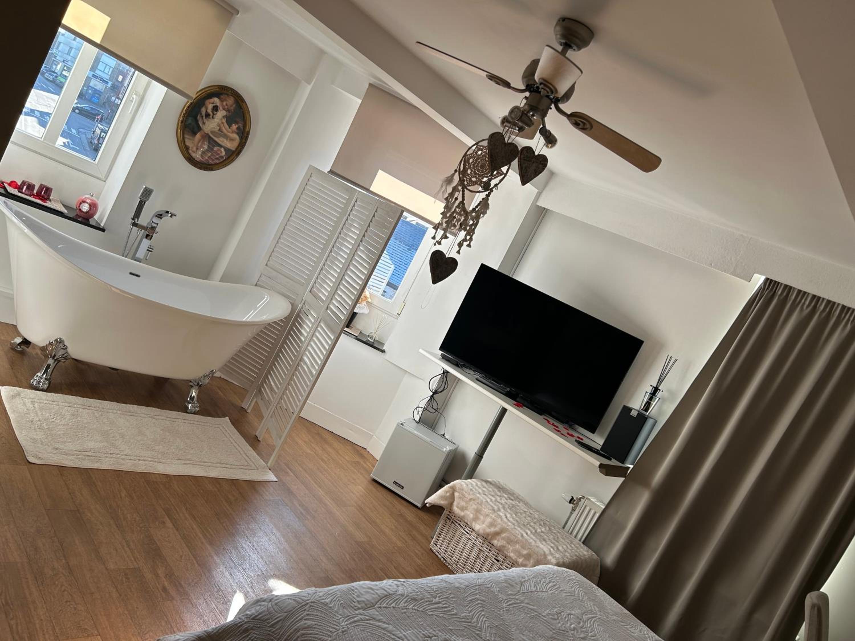 Double Room with Private Bathroom photo 1