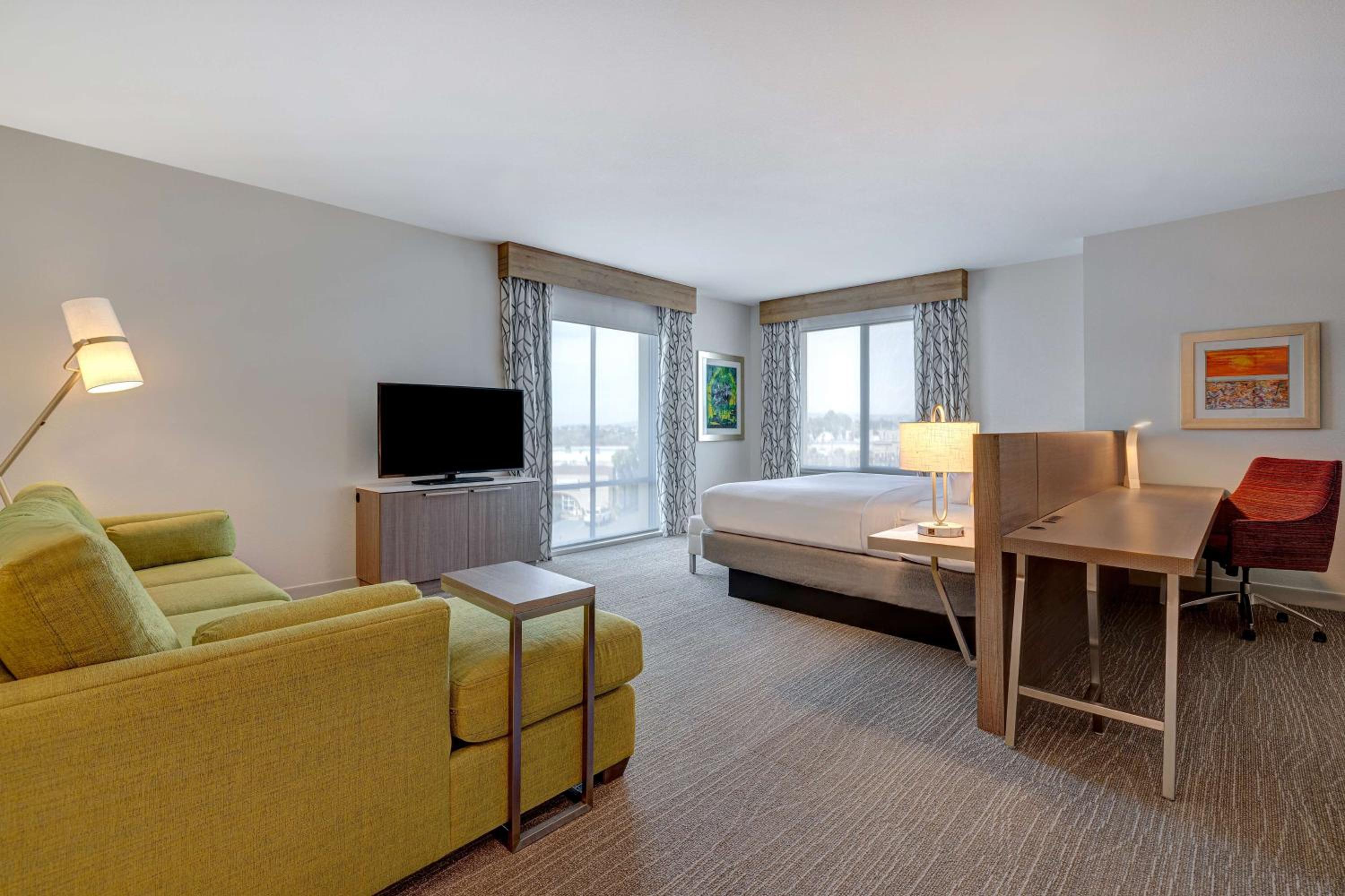 Deluxe King Room - Photo 1