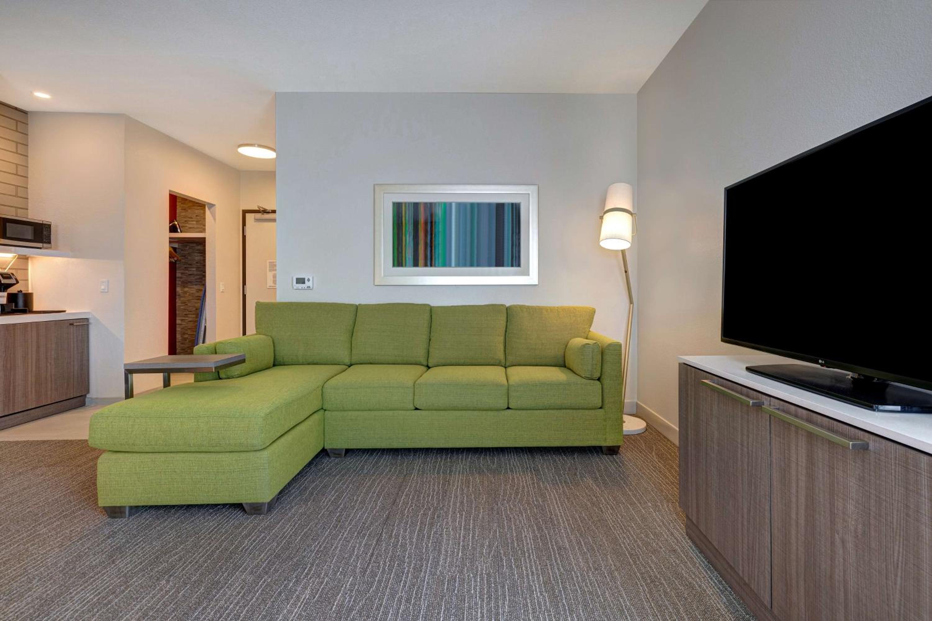 Deluxe King Room - Photo 2