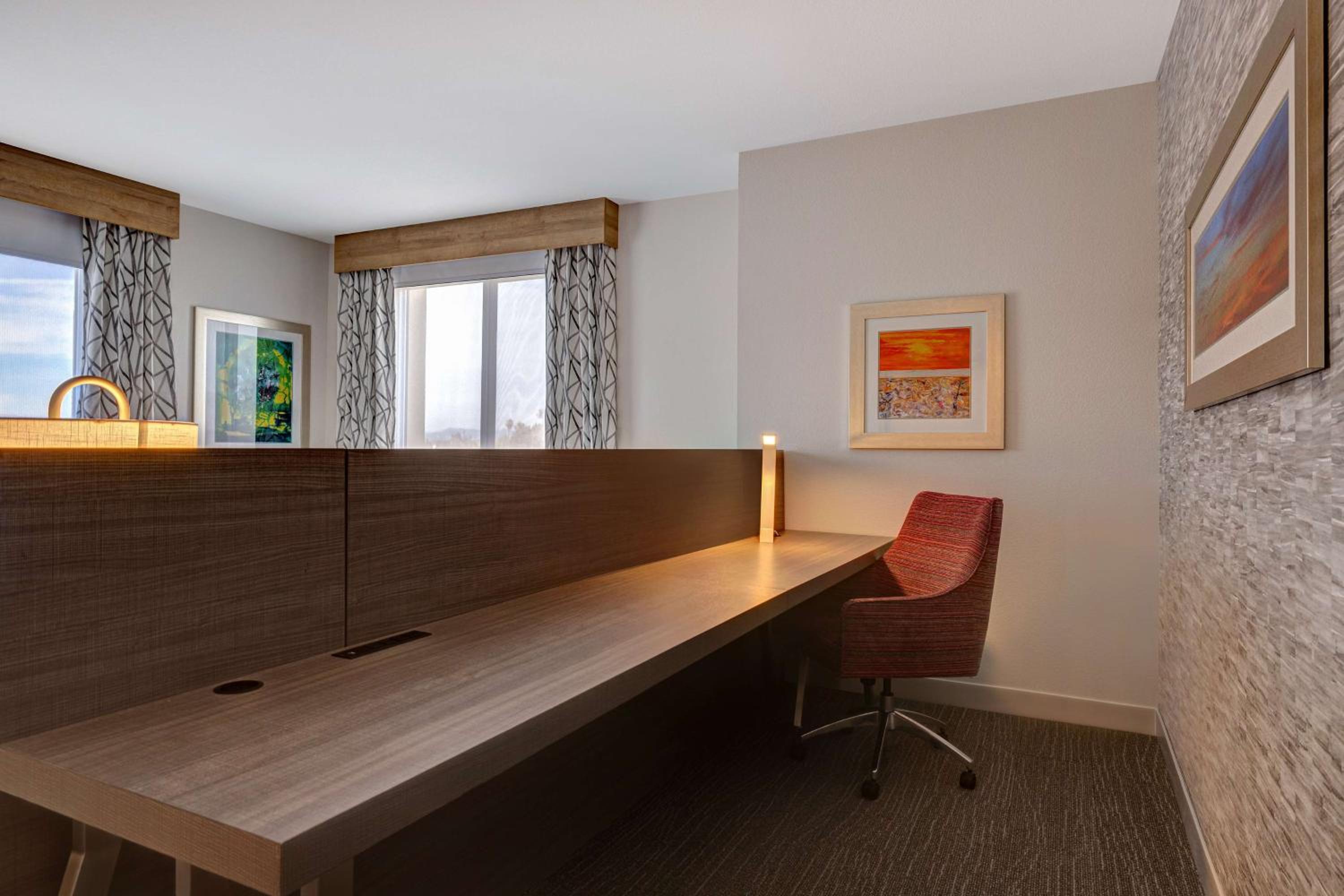 Deluxe King Room - Photo 5