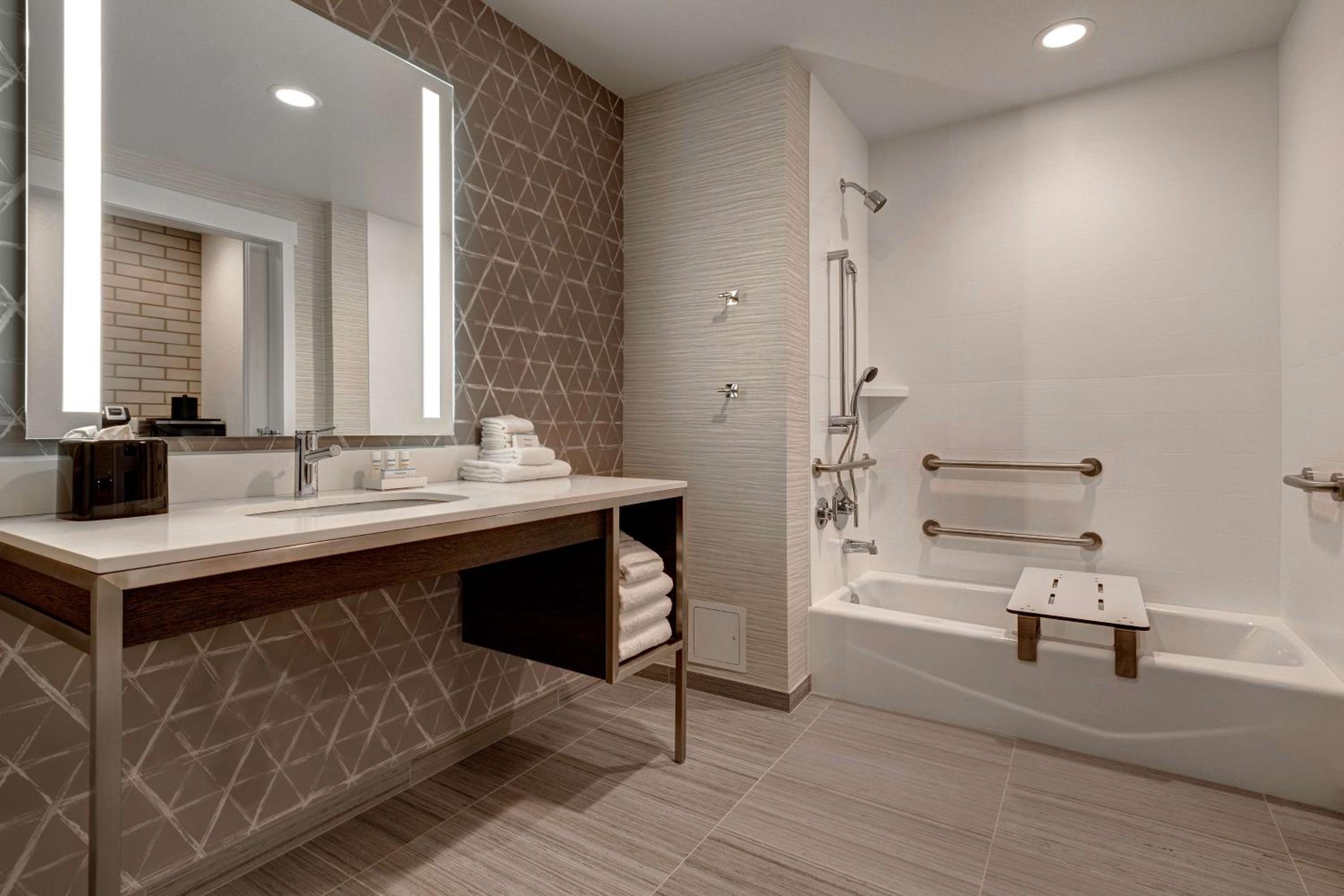 Queen Room with Two Queen Beds - Mobility Access - Photo 3