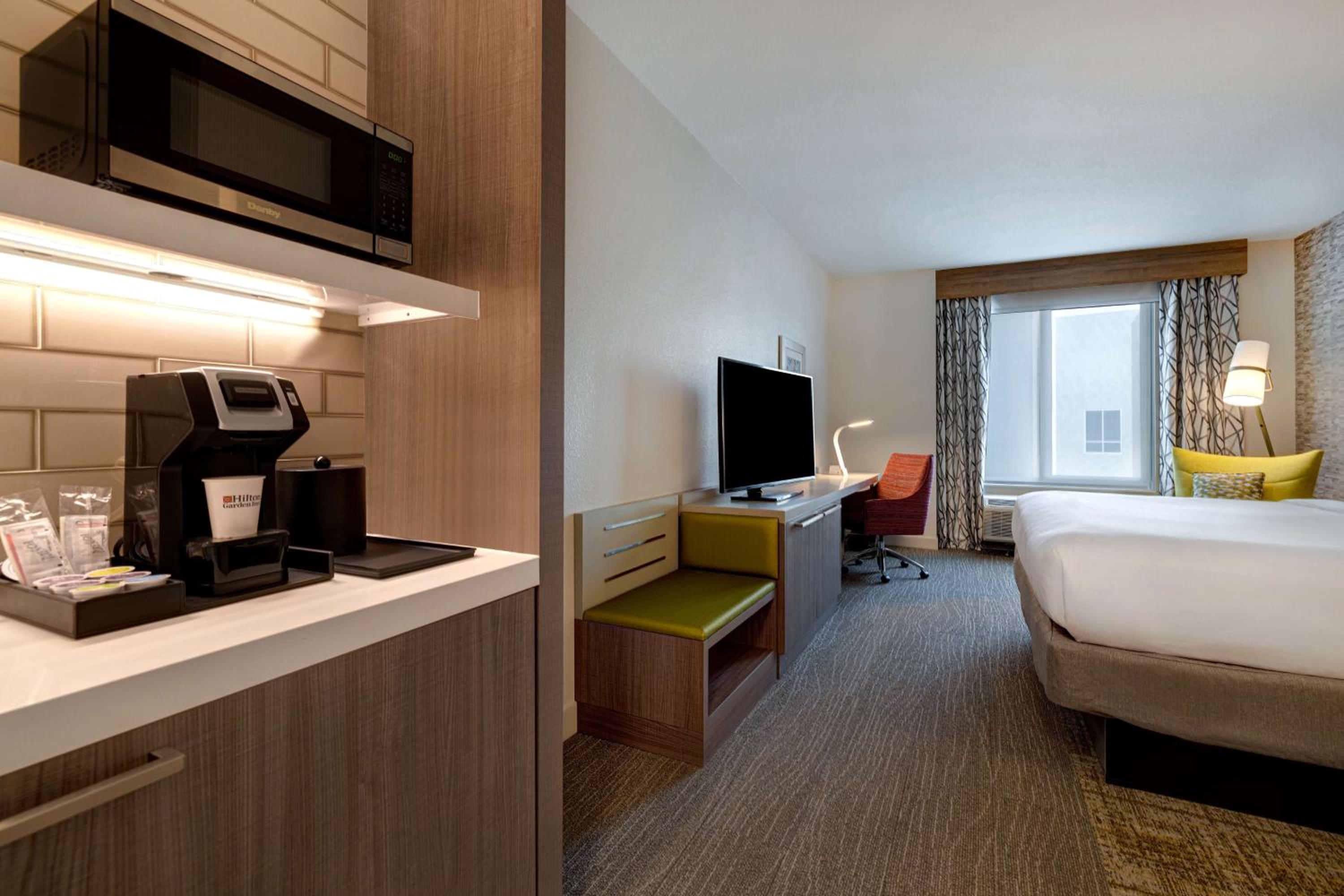King Room with Scenic View - Photo 5