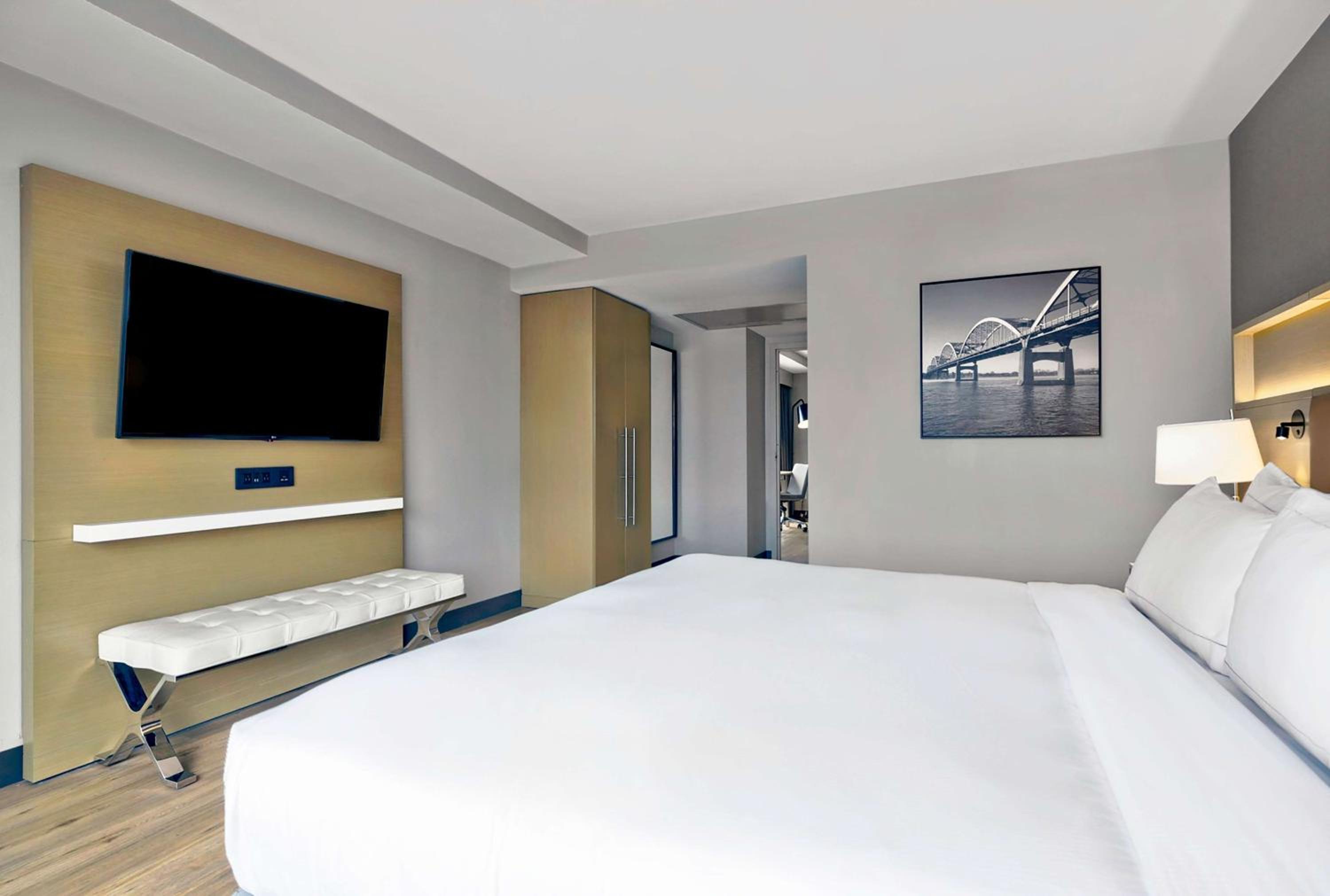 Two Room King Suite with Partial View - Photo 7