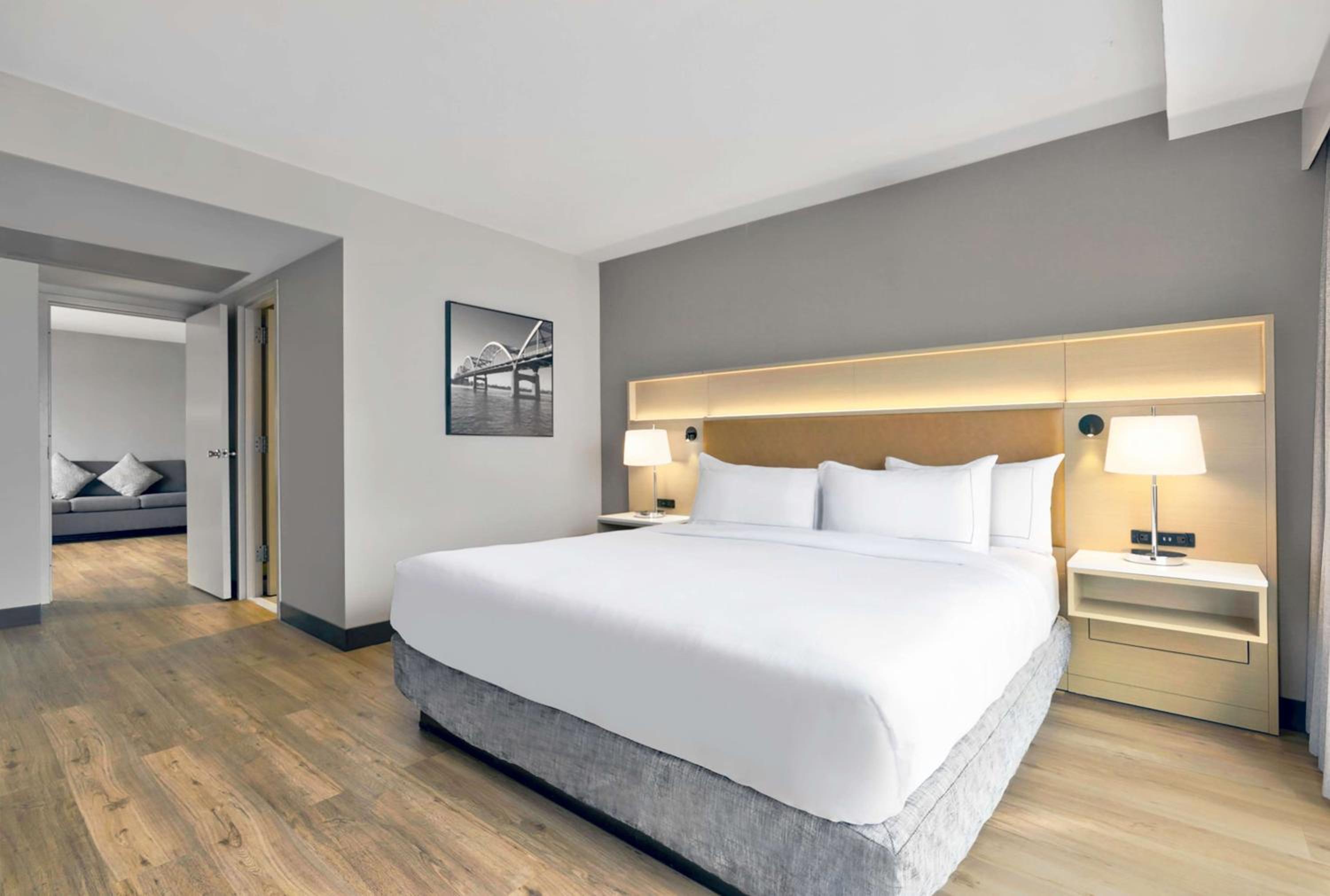 King Room with Partial View - Photo 8