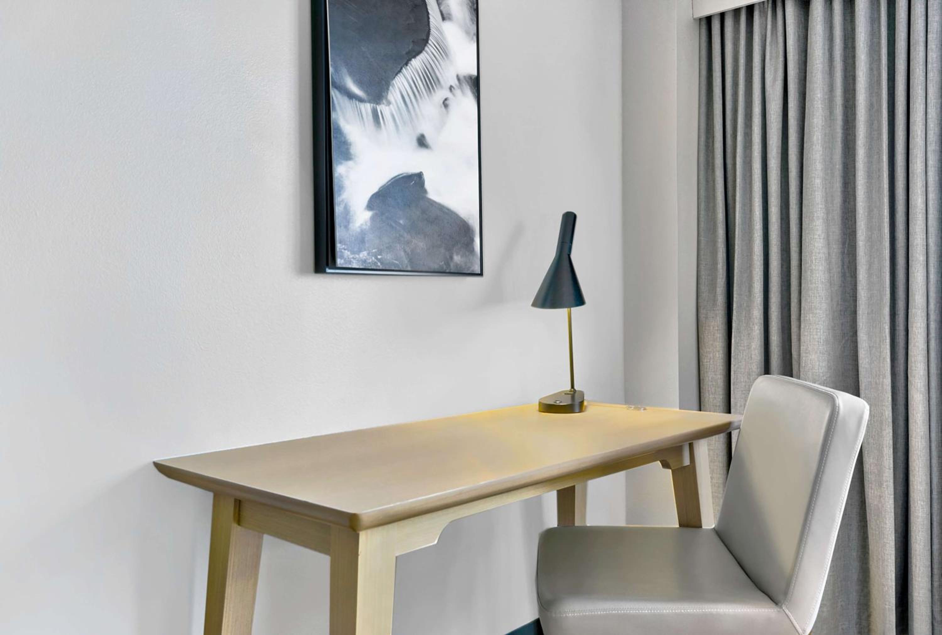 King Room with Partial View - Photo 7