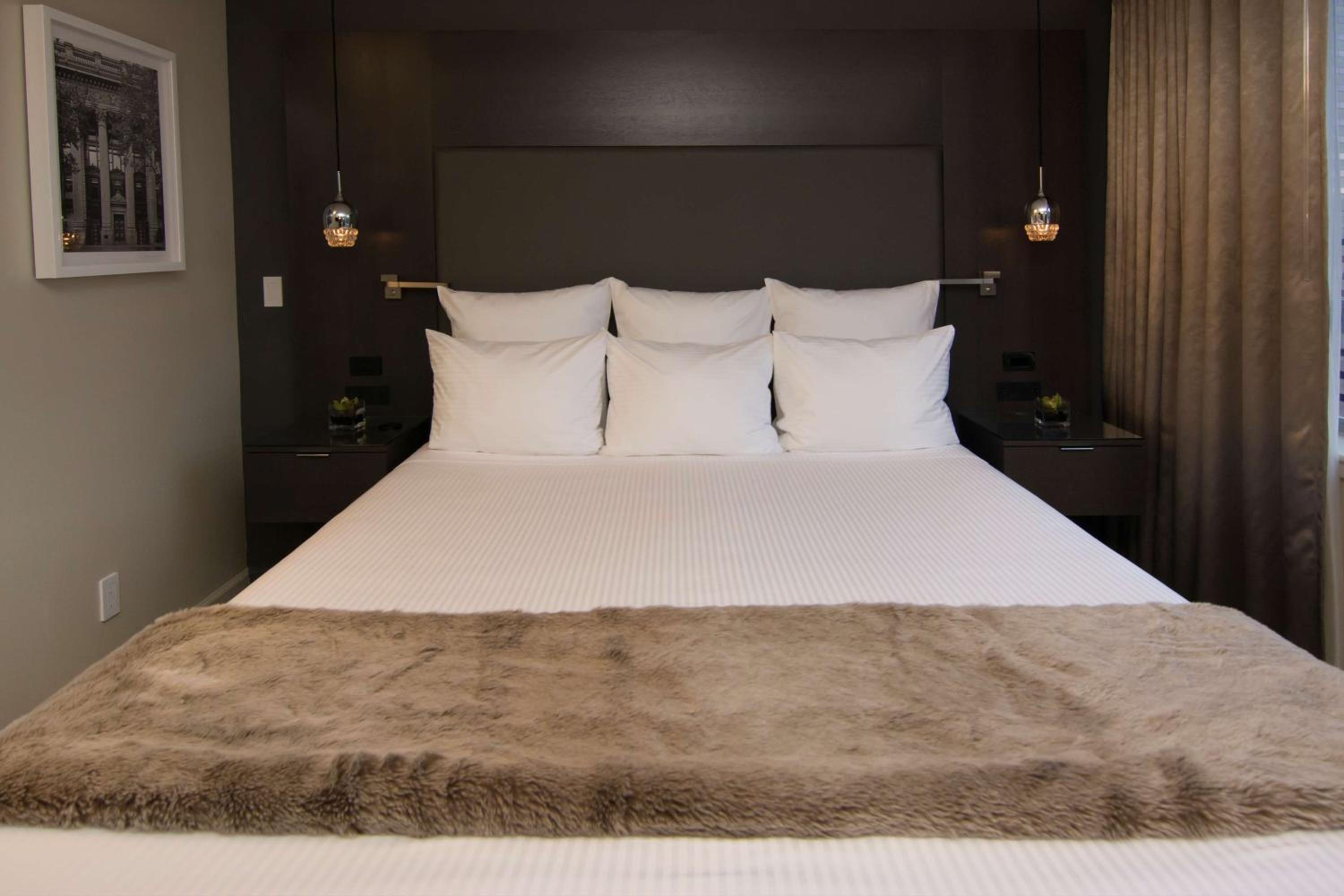 King Penthouse Suite with City View