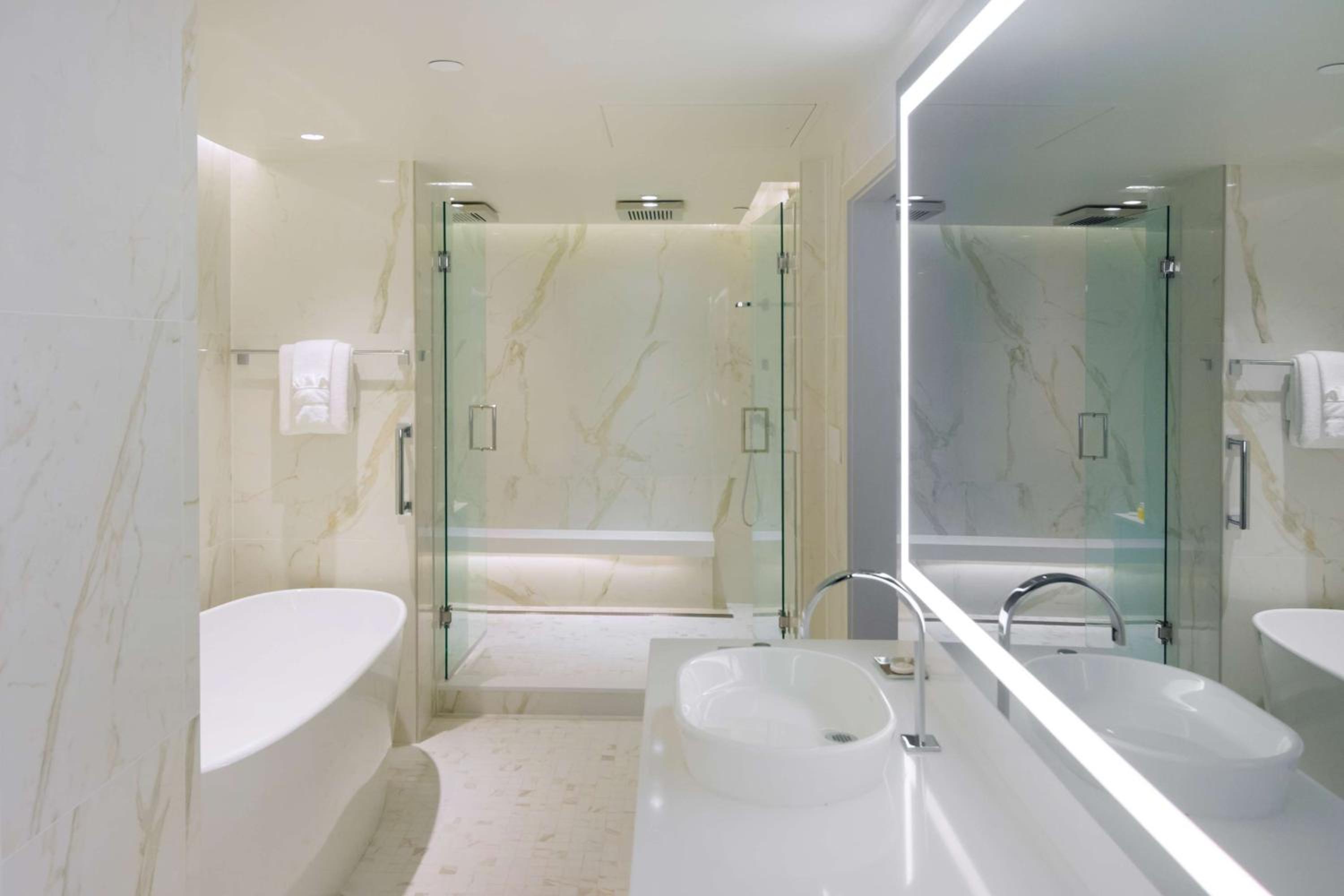 Luxury Presidential King Suite thumbnail 6