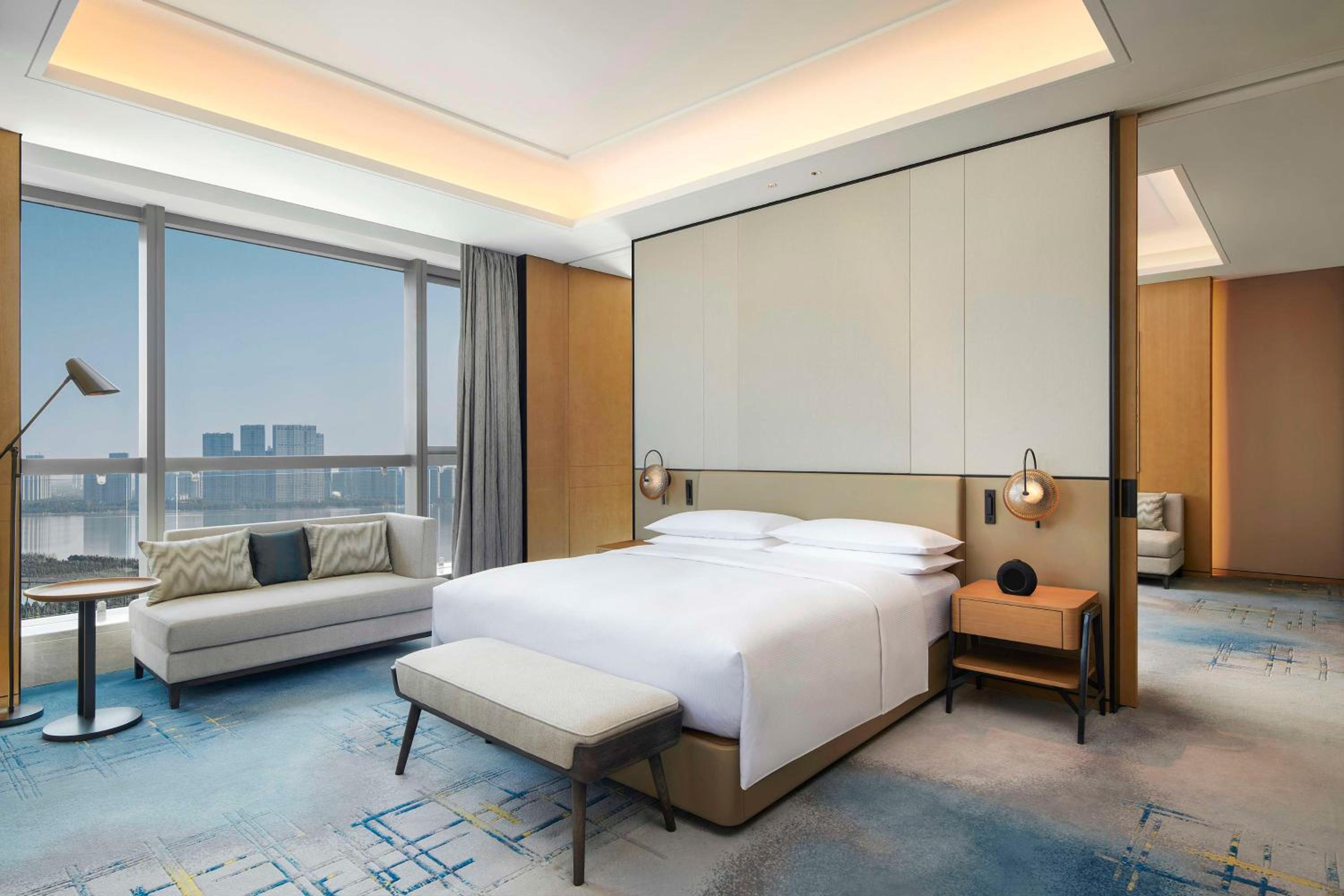 Deluxe King Suite