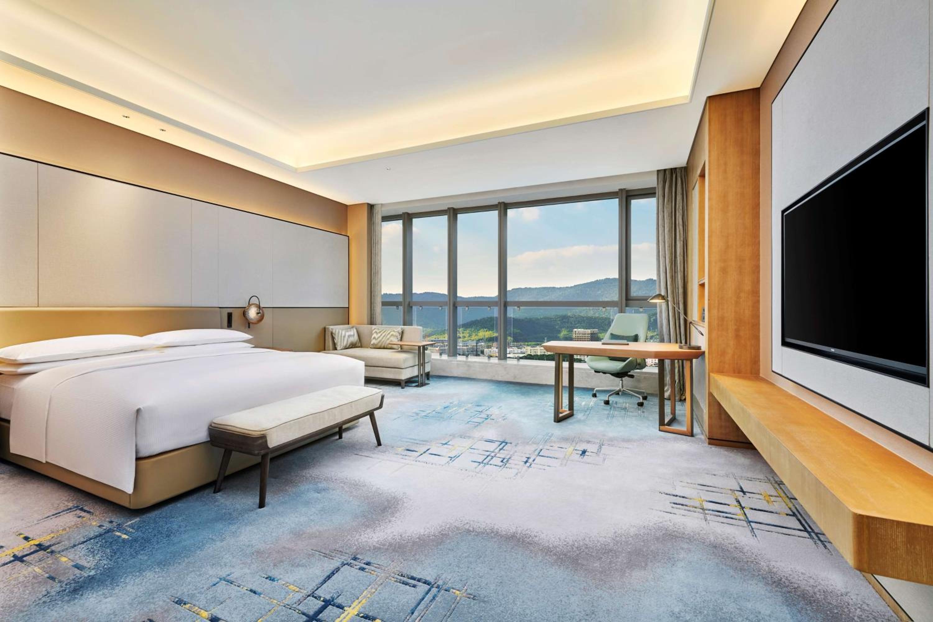 Deluxe King Room - Photo 3