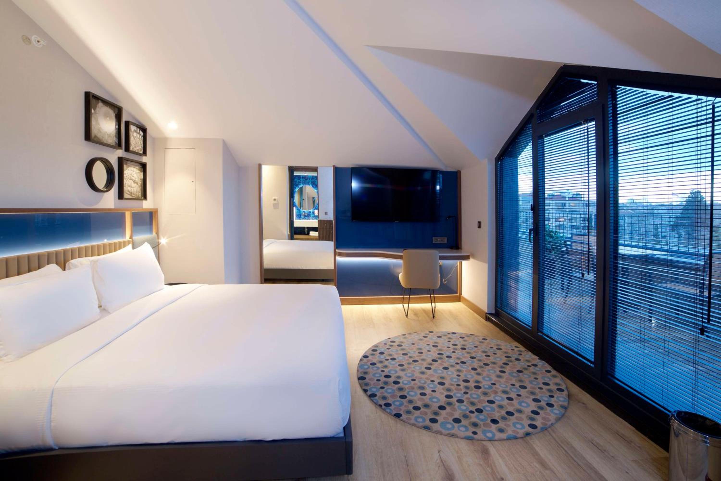 King Room with Sofa Bed and Terrace