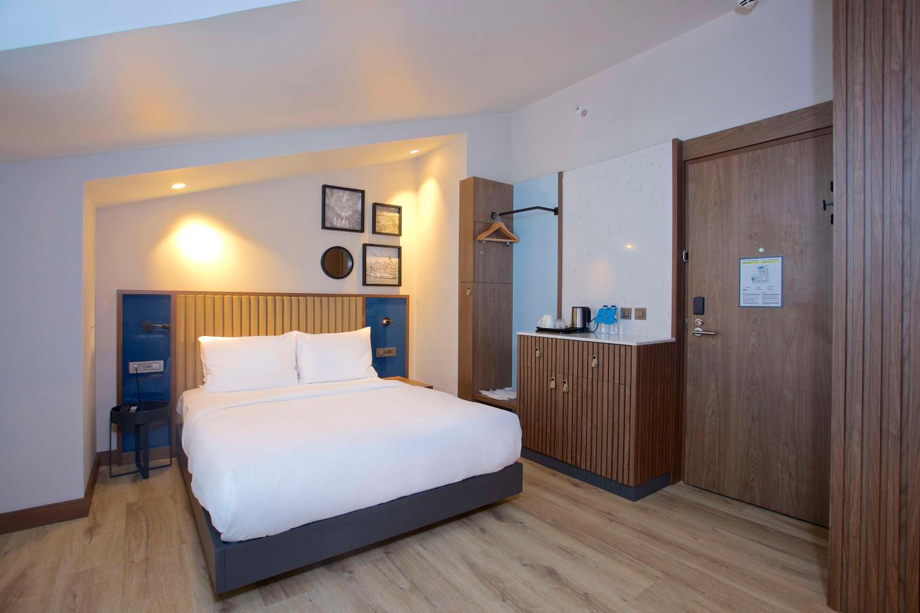King Room with Sofa Bed and Terrace