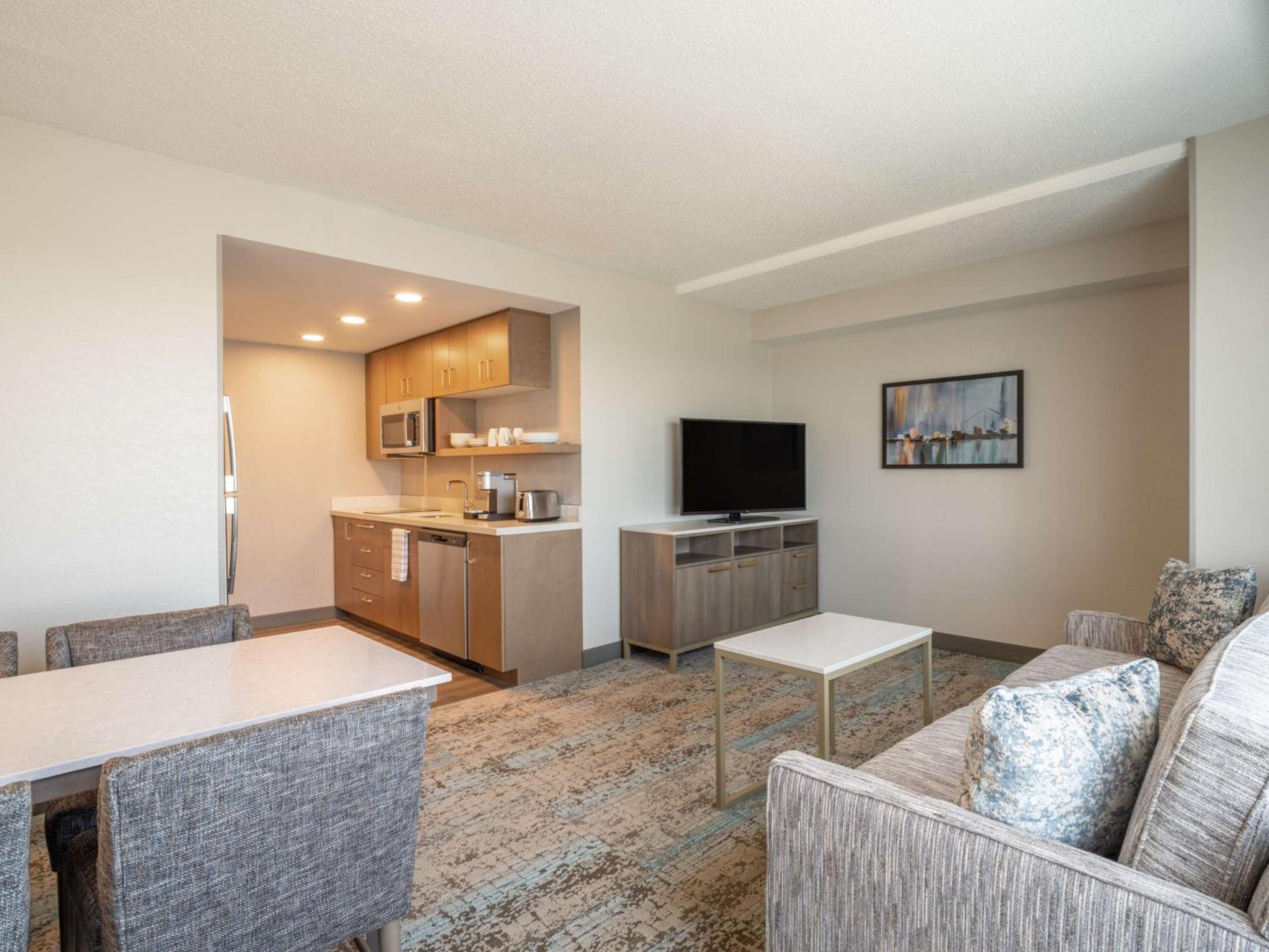 One-Bedroom King Suite with River View - Photo 5