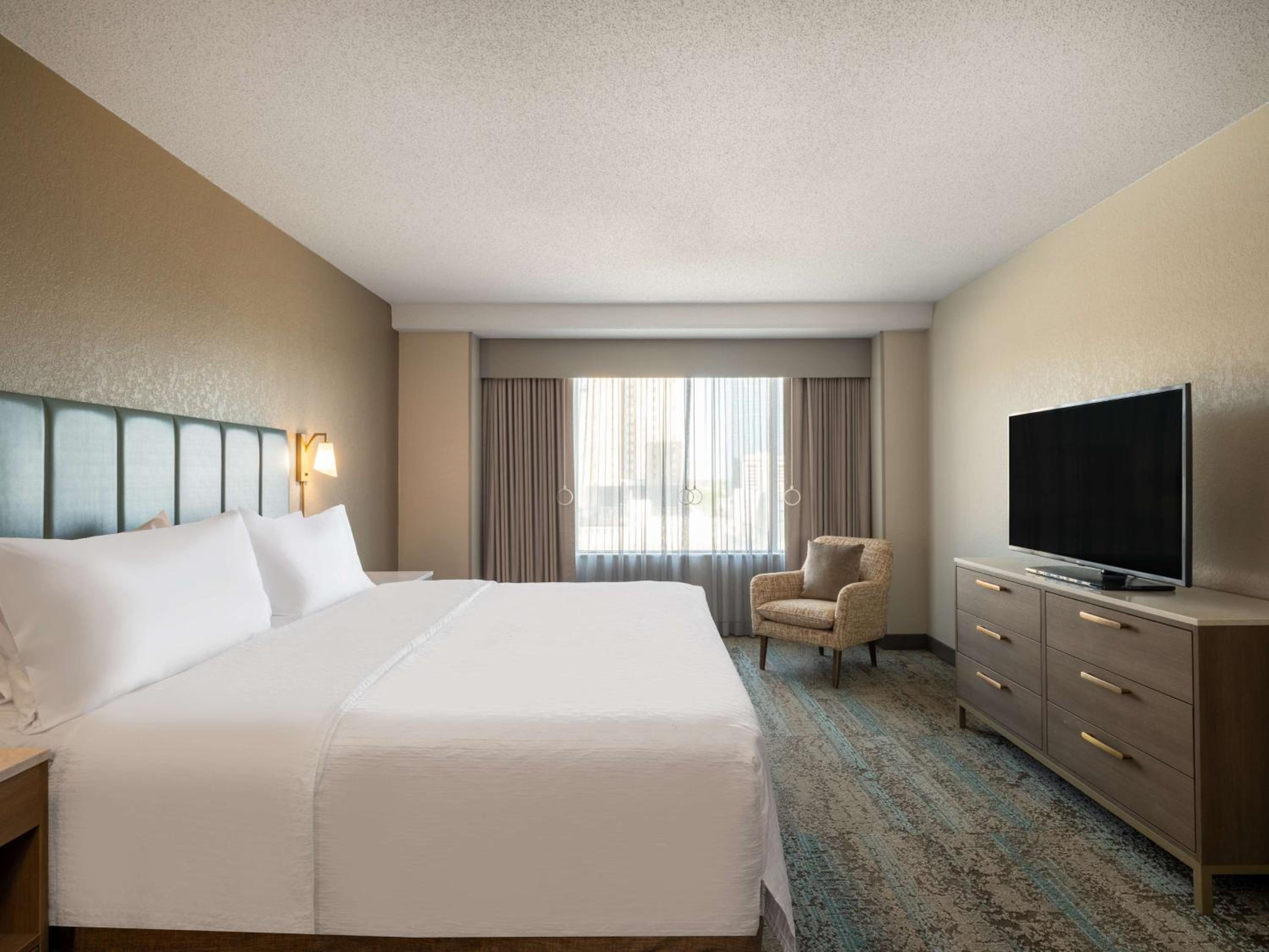 One-Bedroom King Suite - Photo 3