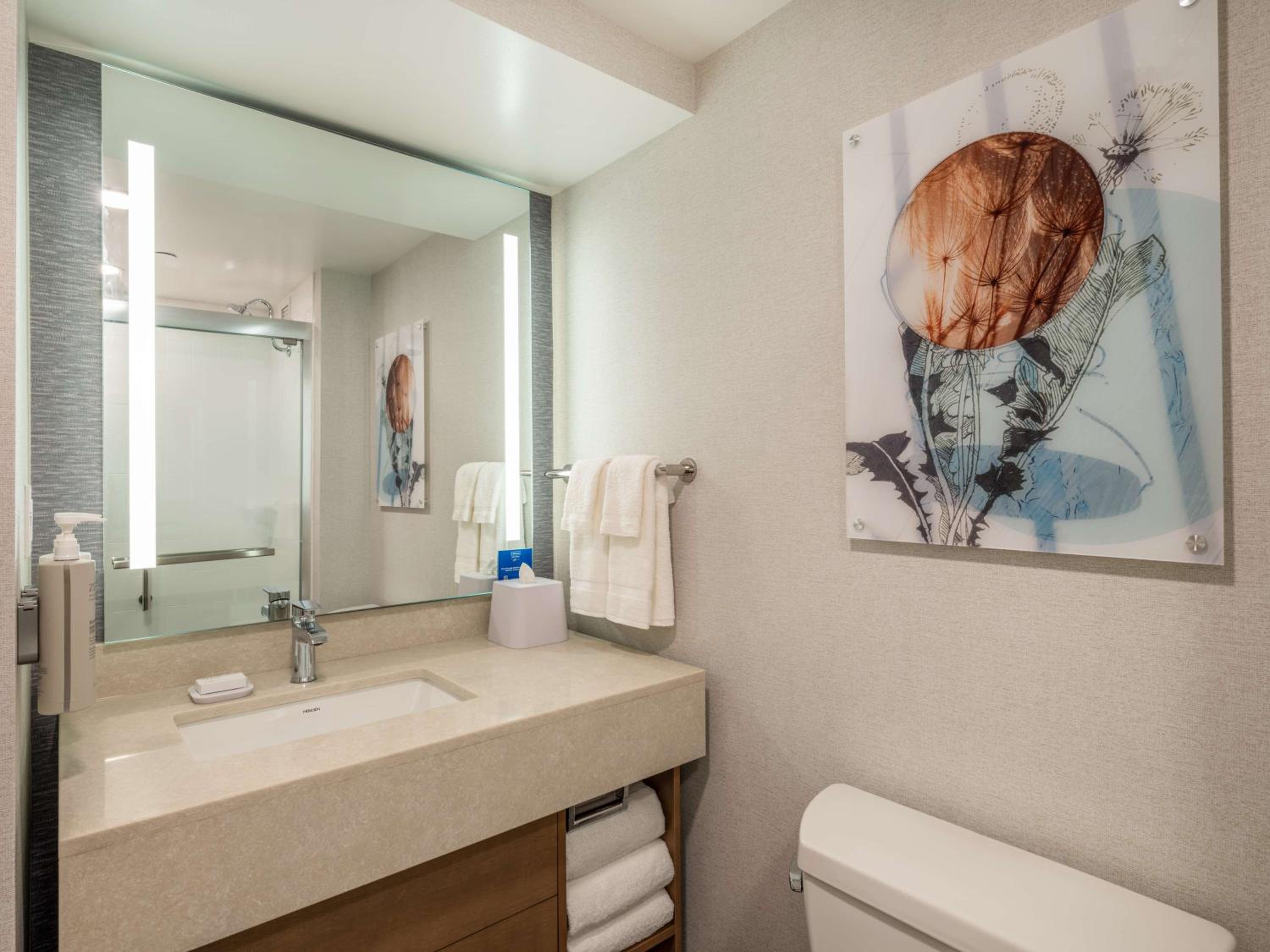 One-Bedroom King Suite with River View - Photo 13