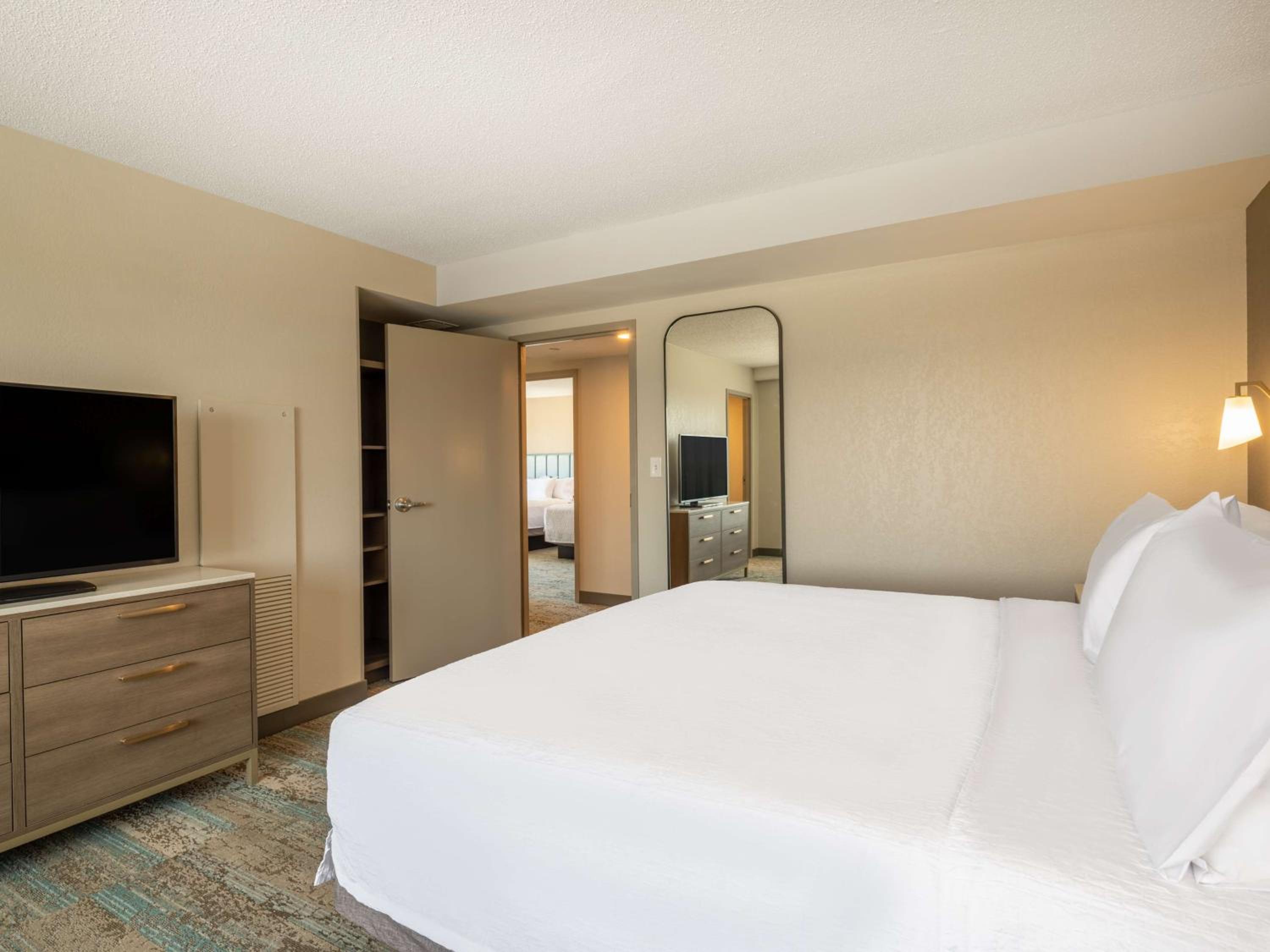 Two-Bedroom Suite with View - Photo 6