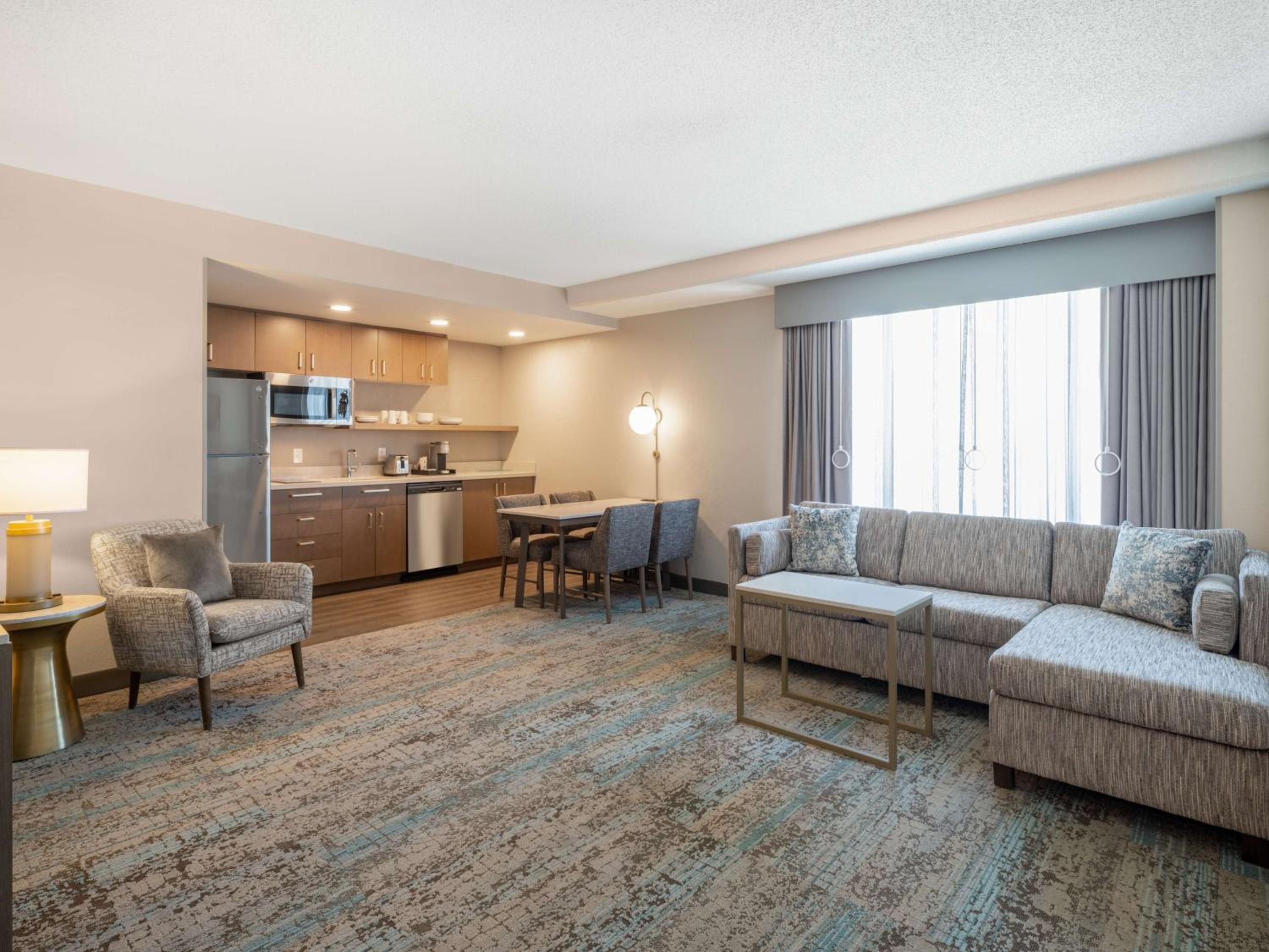 Two-Bedroom Suite with View - Photo 7