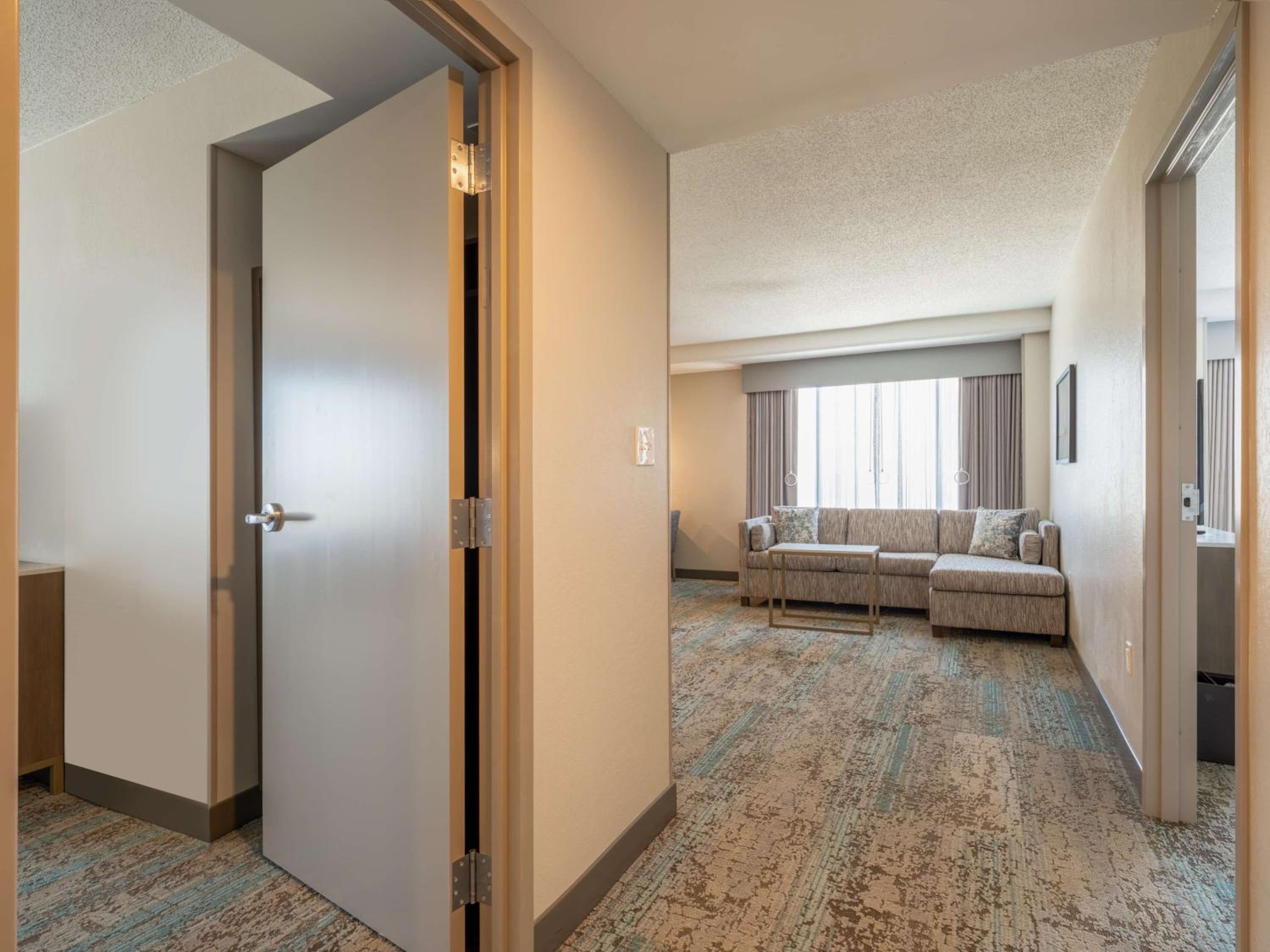 Two-Bedroom Suite with View - Photo 4