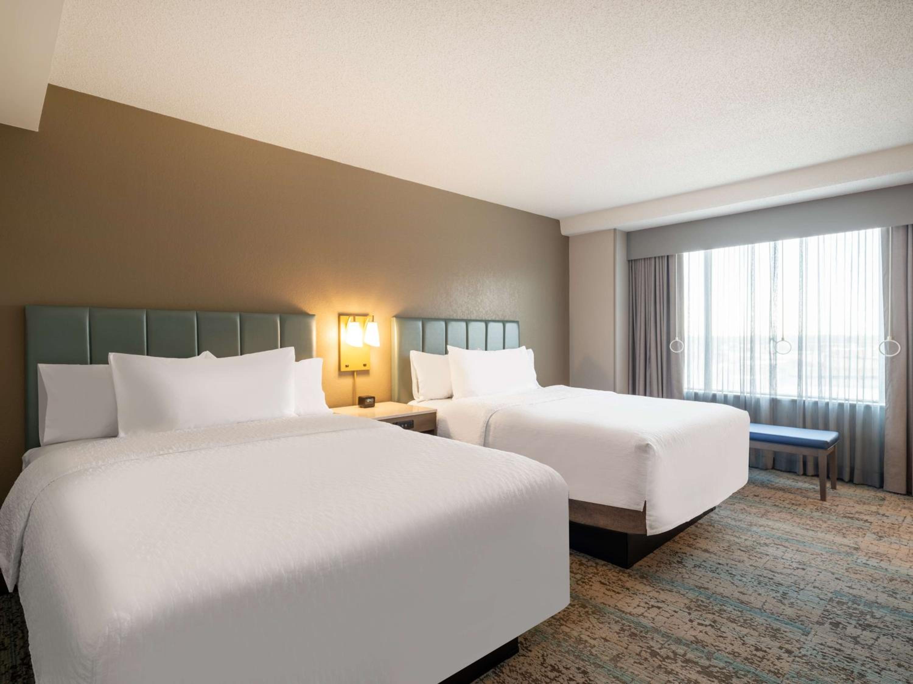 One-Bedroom Queen Suite with Two Queen Beds - Photo 3