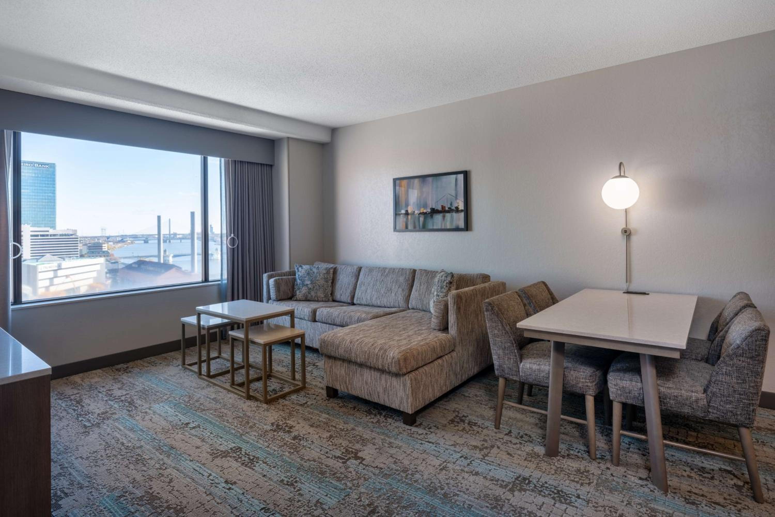 One-Bedroom Queen Suite with River View - Photo 7
