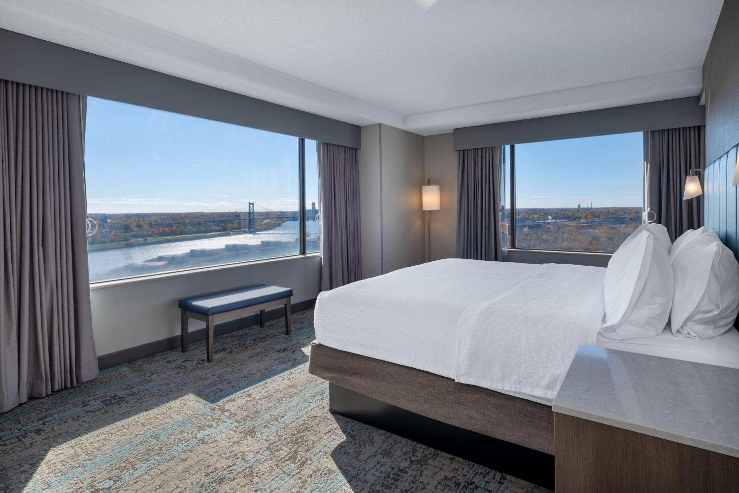One-Bedroom King Suite with River View - Photo 8