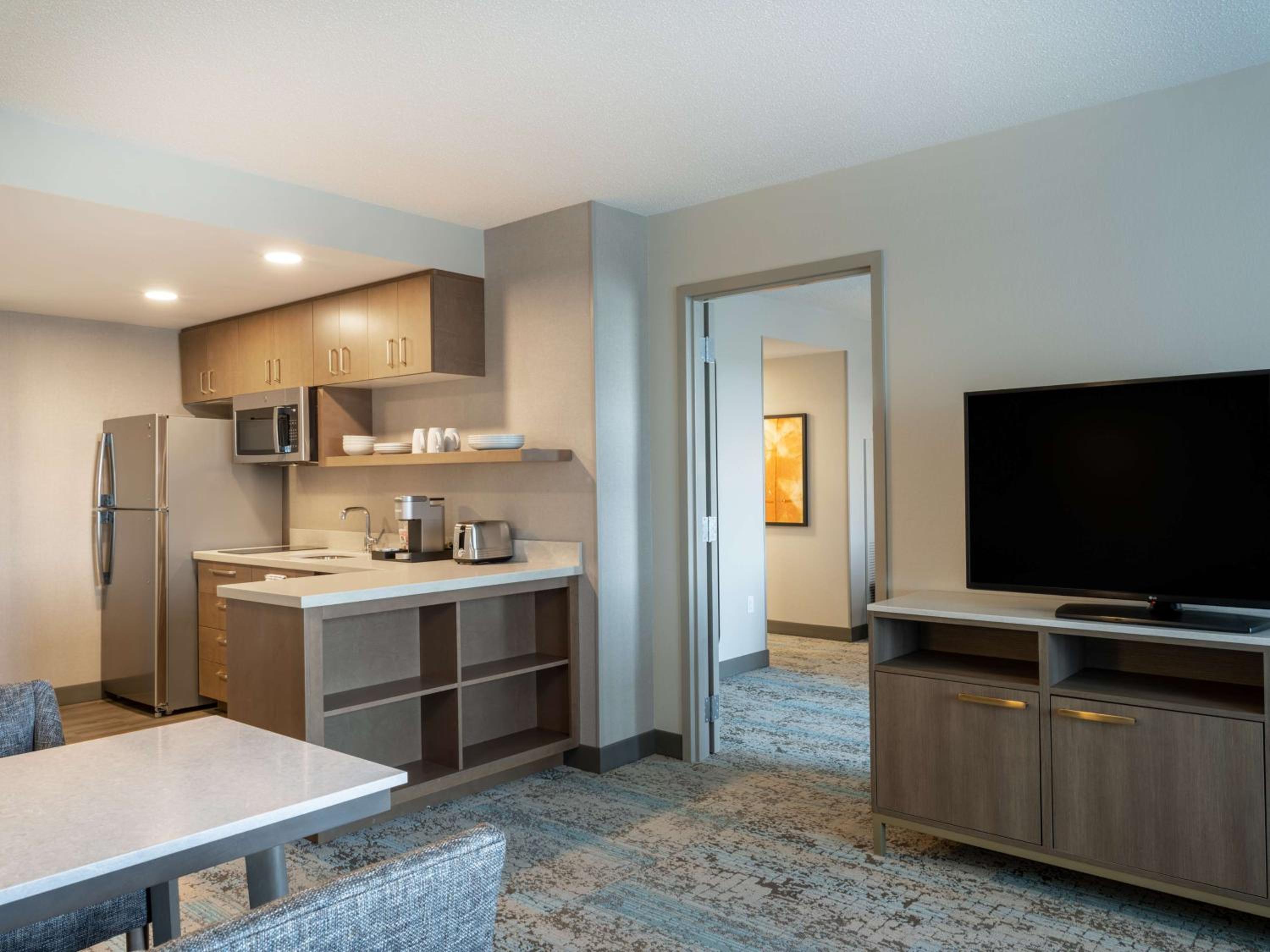 One-Bedroom King Suite with River View - Photo 9