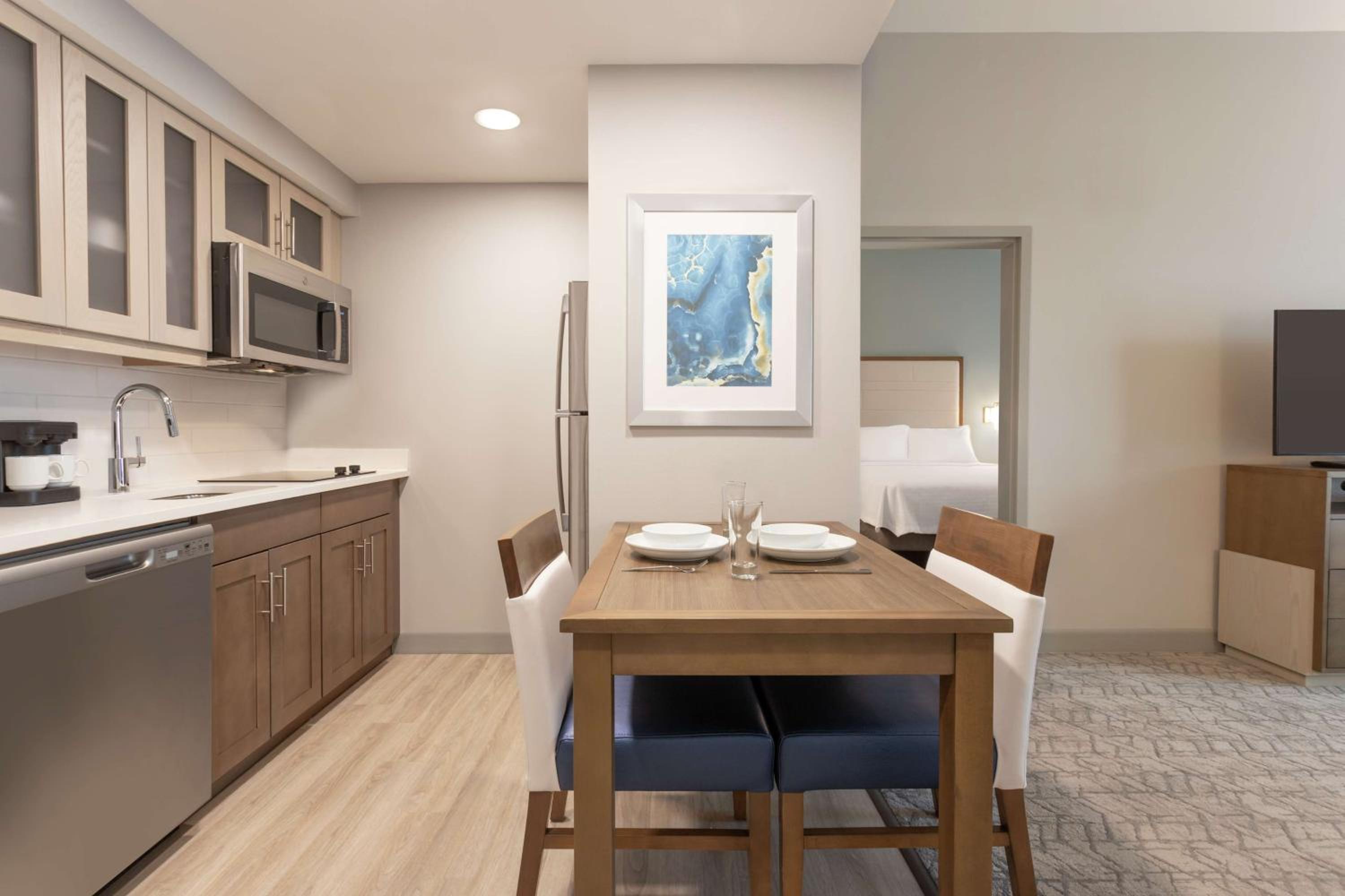 One-Bedroom Queen Suite with Two Queen Beds - Photo 2