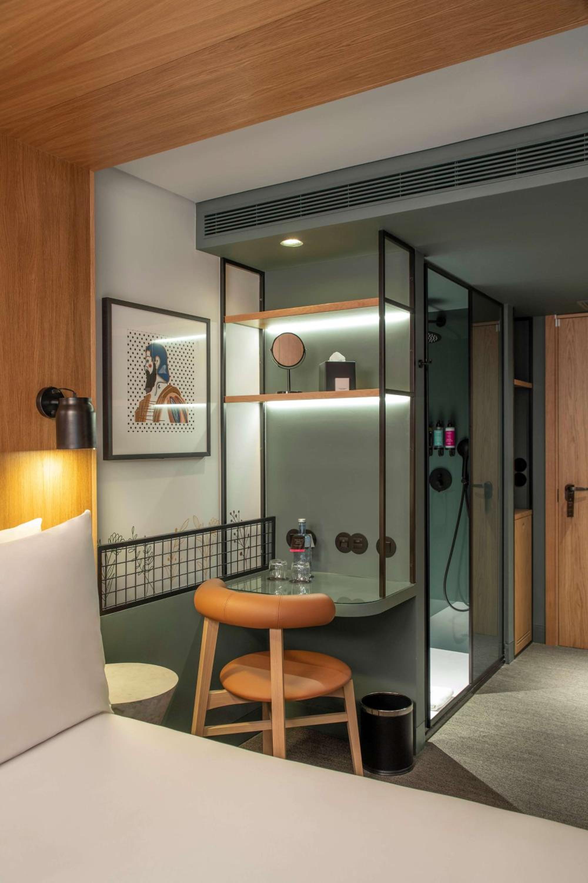 King Guest Room - Photo 1