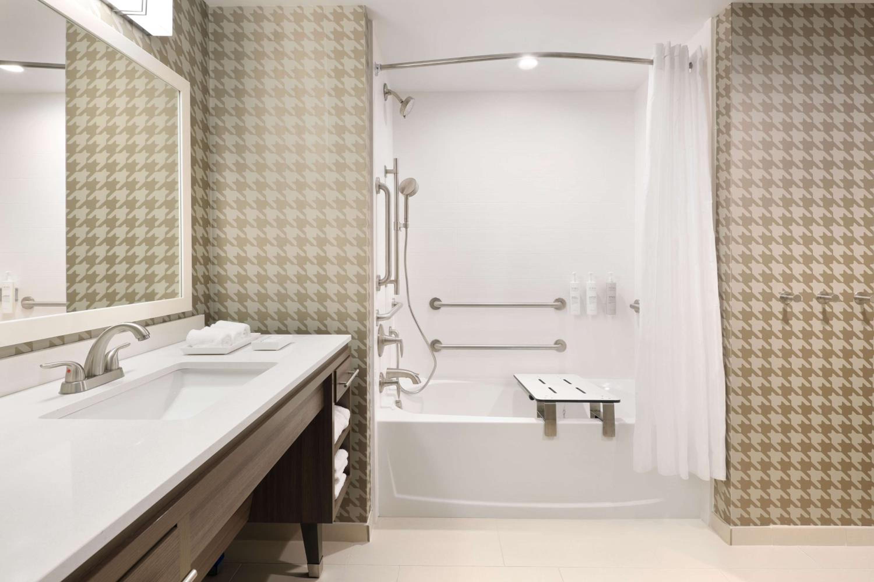 King Studio Suite - Mobility Access/Non-Smoking - Photo 5