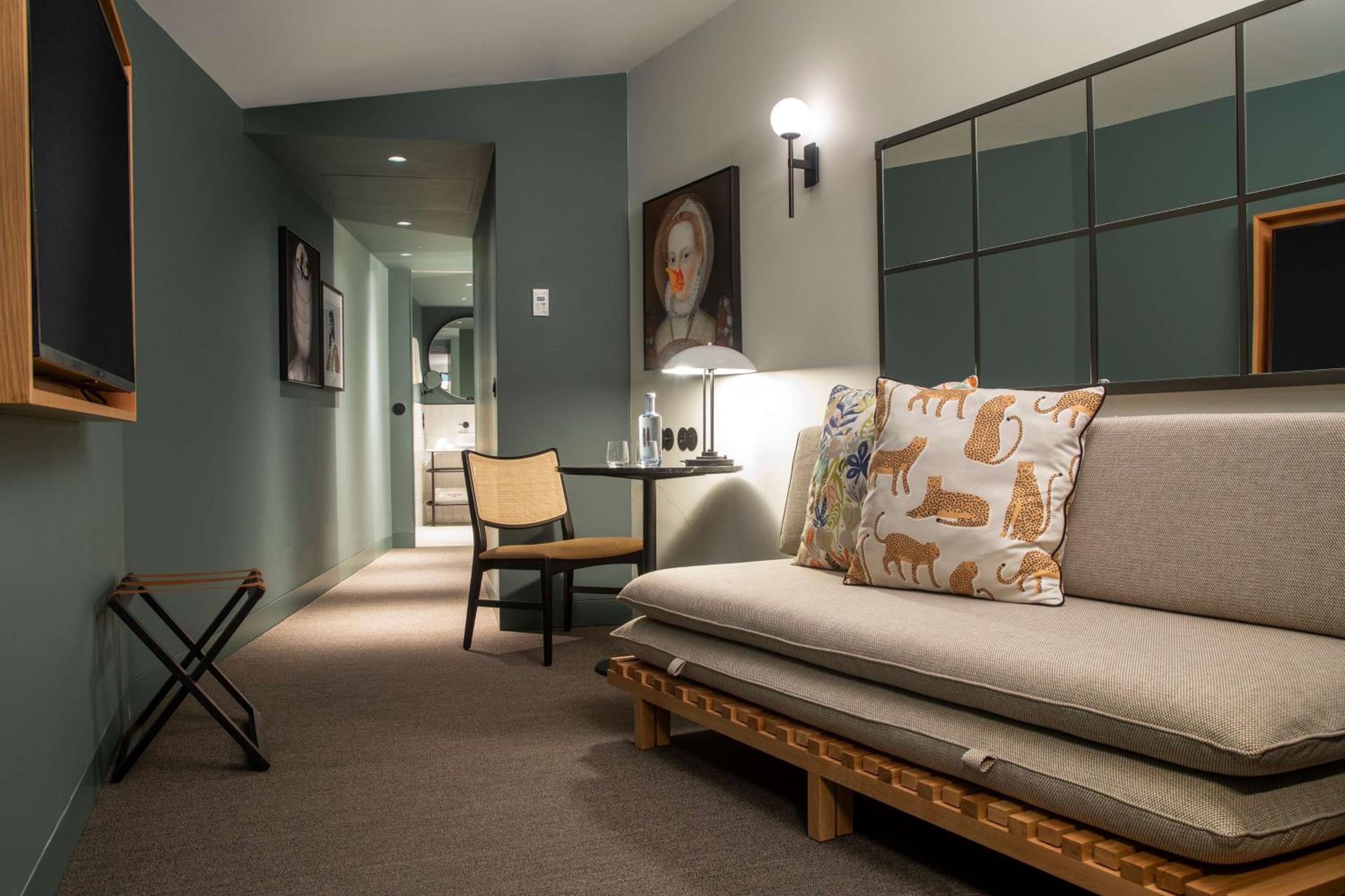 Deluxe Suite - Photo 2