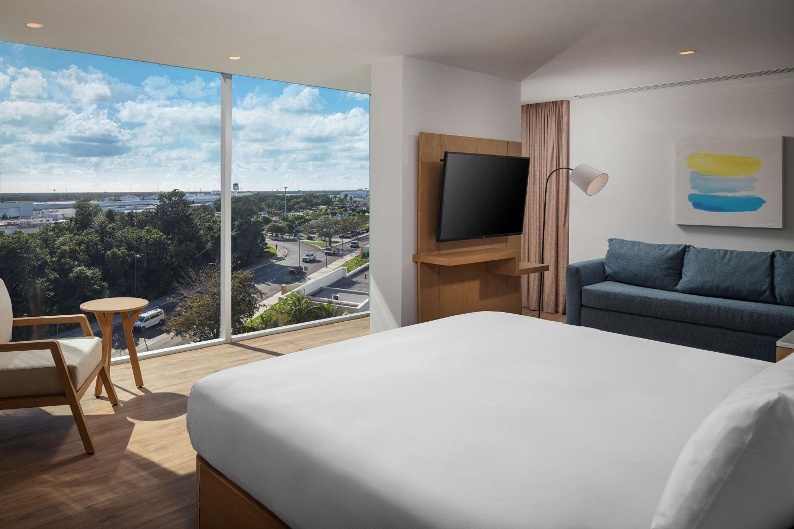 One-Bedroom King Suite with Sofa Bed - Photo 4