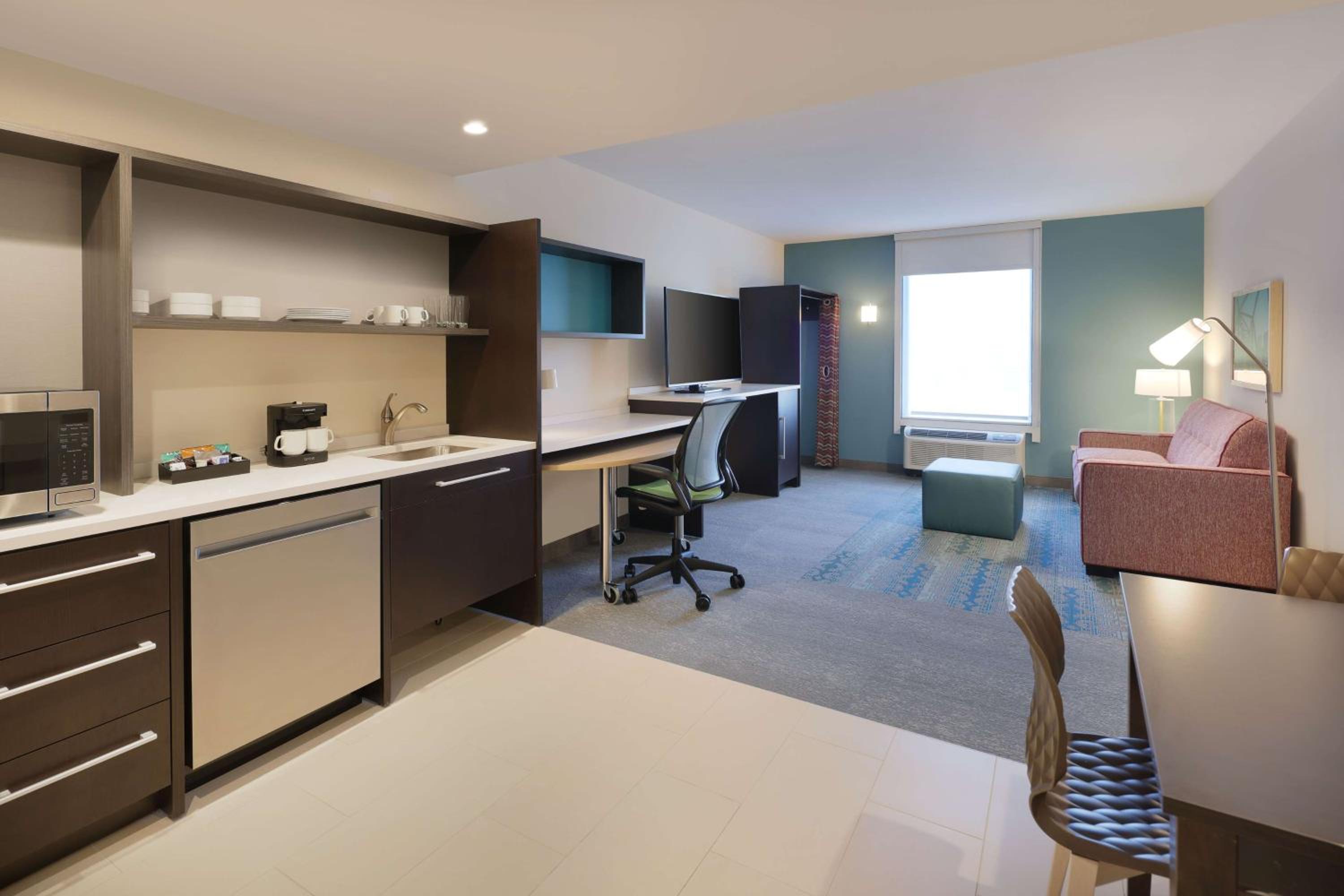 One-Bedroom King Suite - Non-Smoking - Photo 2