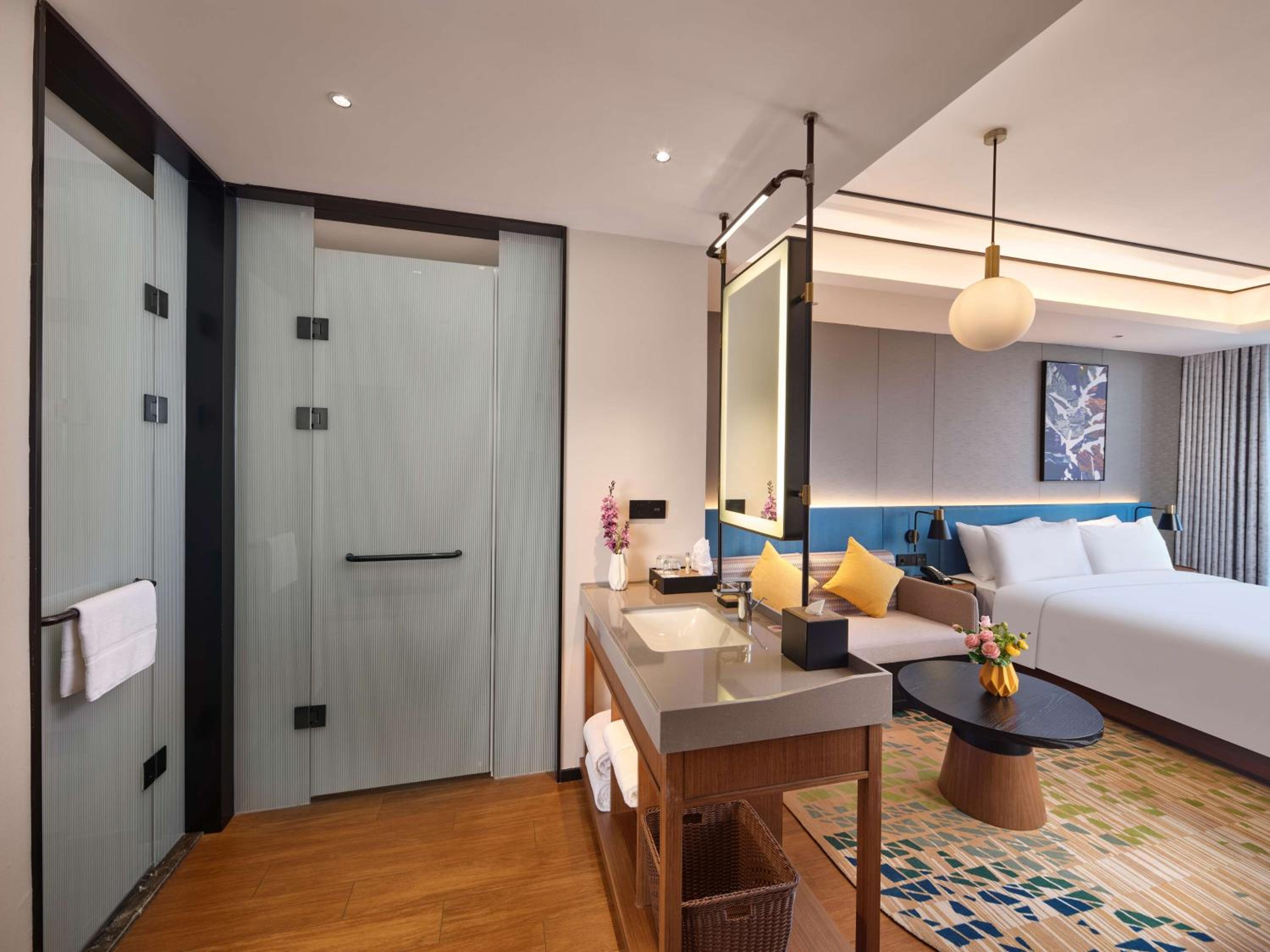 King Guest Room - Photo 3